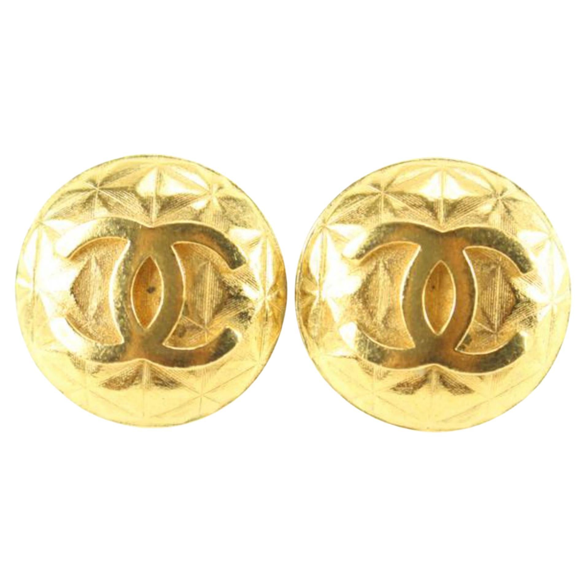 Chanel 96p 24k vergoldete geometrische gesteppte CC Logo-Ohrringe 61c825s