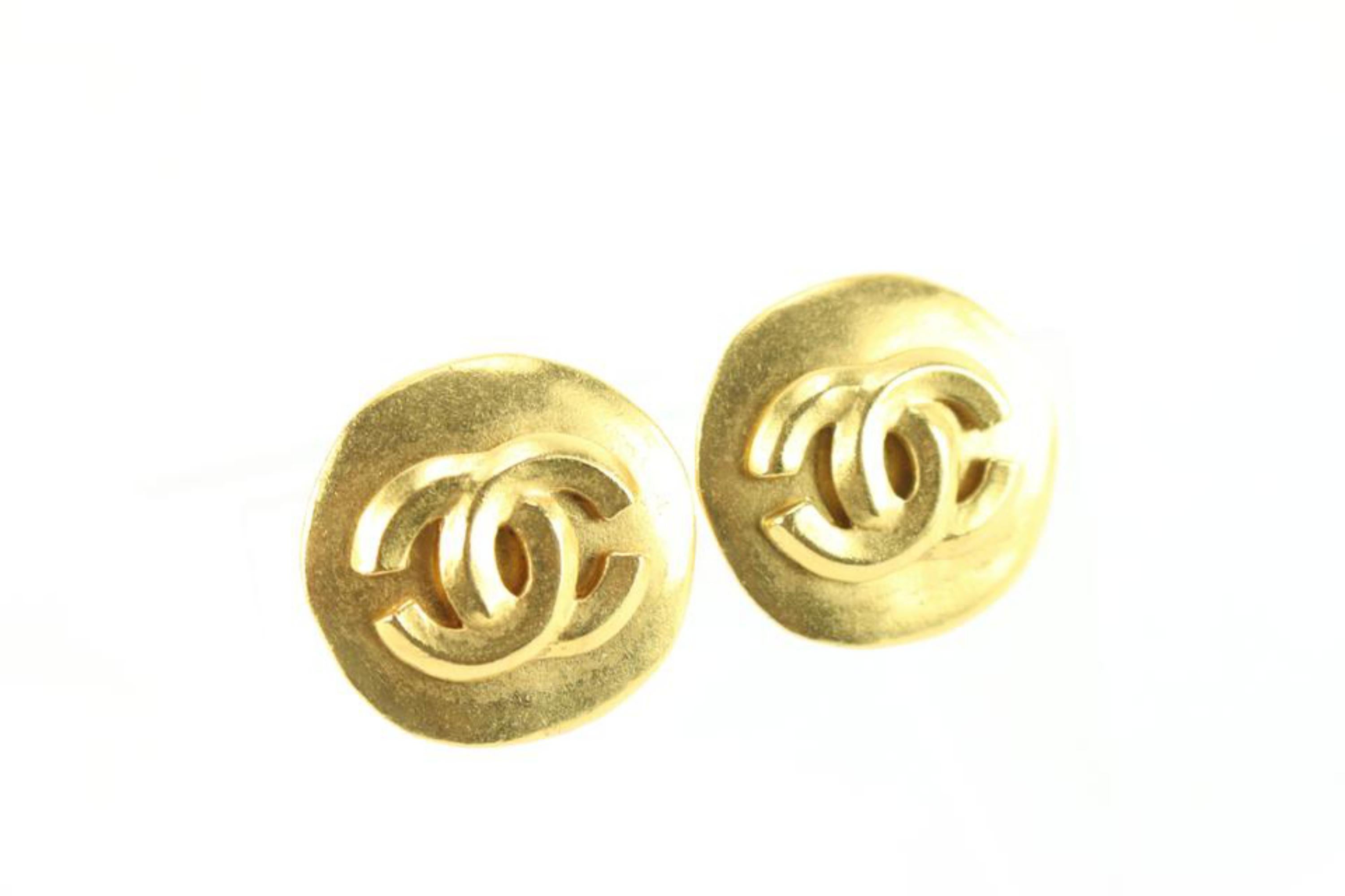 Chanel 96p 24k Gold Plated Round CC Logo Smooth Earrings 72cz726s For Sale 3