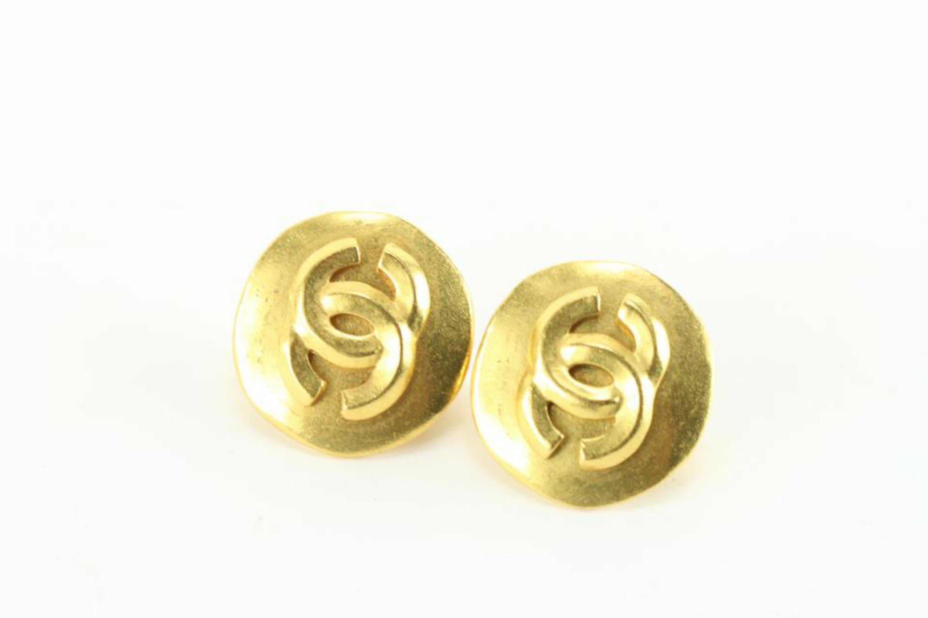 Chanel 96p 24k Gold Plated Round CC Logo Smooth Earrings 72cz726s For Sale 4
