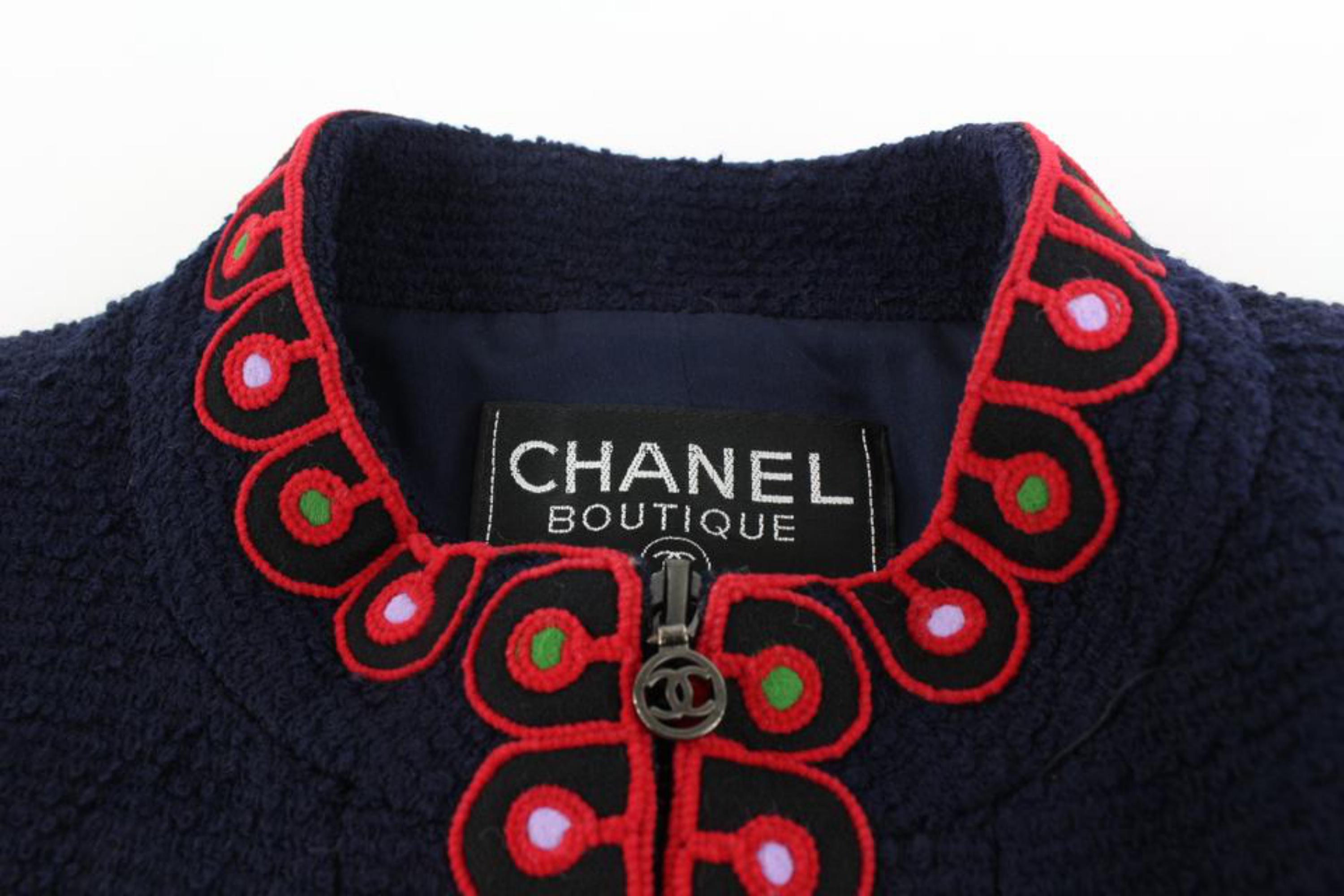 Chanel 97A Size 40 Navy x Red Bouclee Wool Knit Tweed Jacket 1223c8 In Excellent Condition For Sale In Dix hills, NY