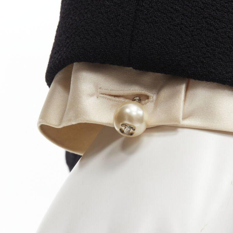 CHANEL 97A Vintage black wool CC pearl buttons panelled 4-pocket jacket FR40 M For Sale 2