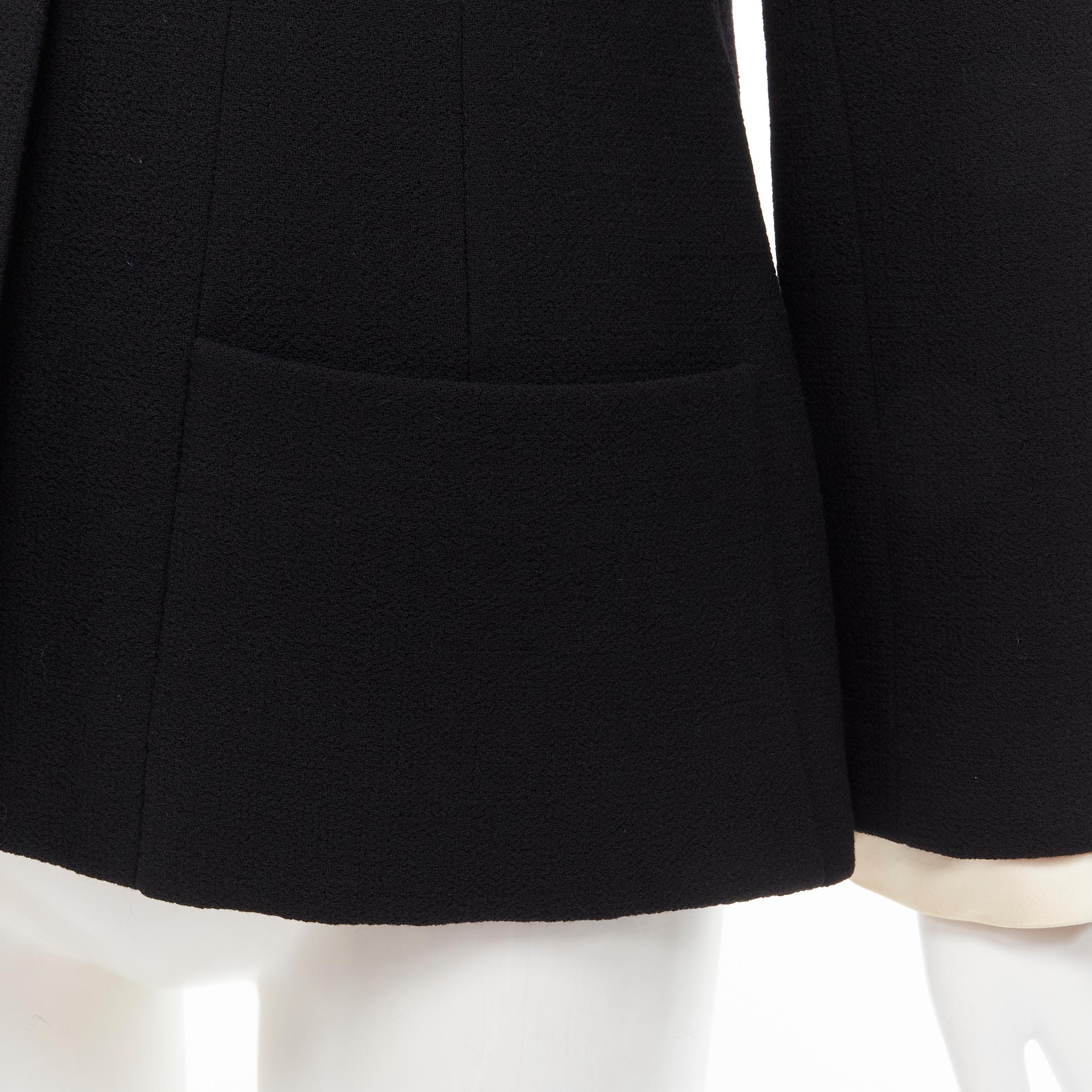 CHANEL 97A Veste à 4 poches vintage en laine noire à boutons CC et perles, taille FR 40 M en vente 3