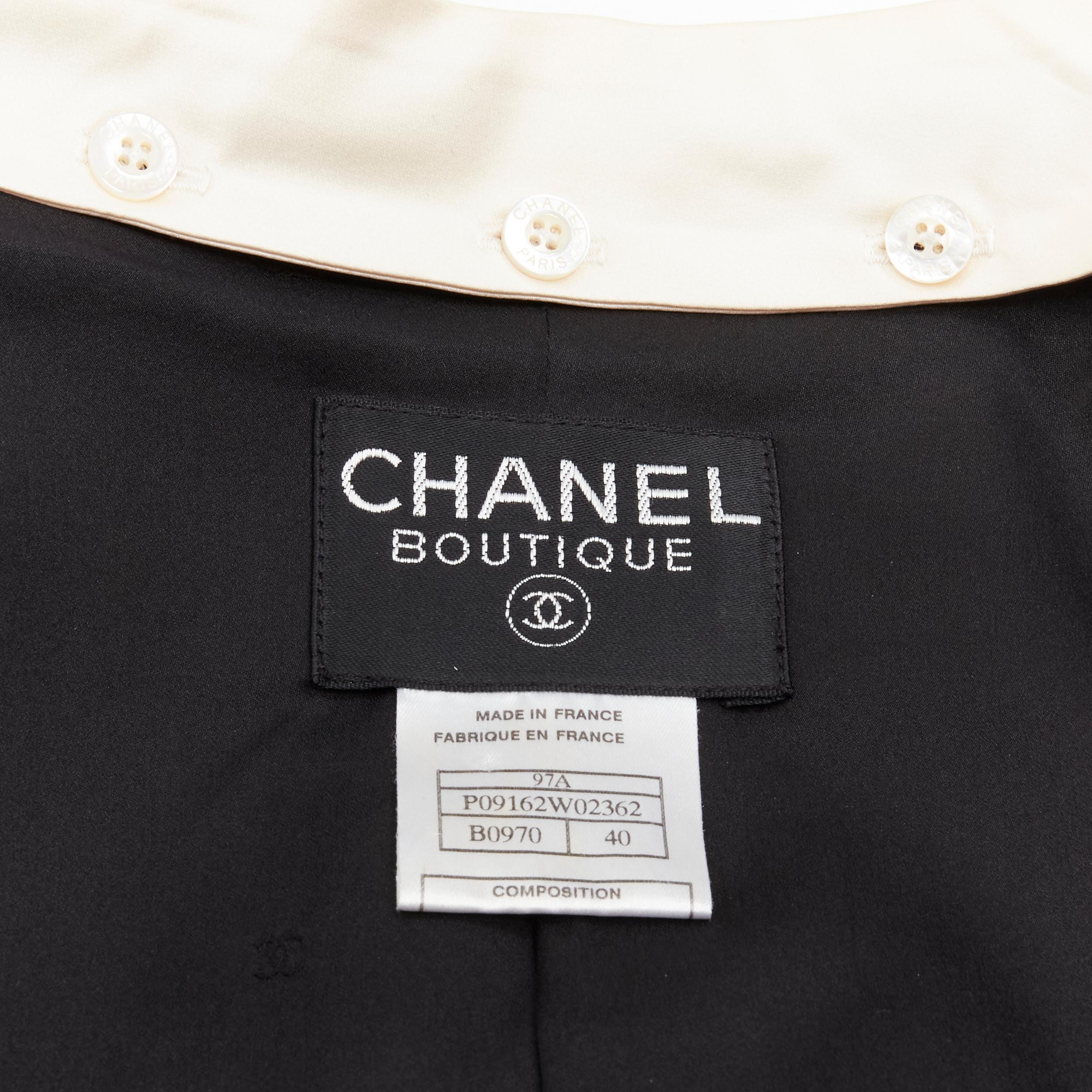 CHANEL 97A Vintage black wool CC pearl buttons panelled 4-pocket jacket FR40 M For Sale 4