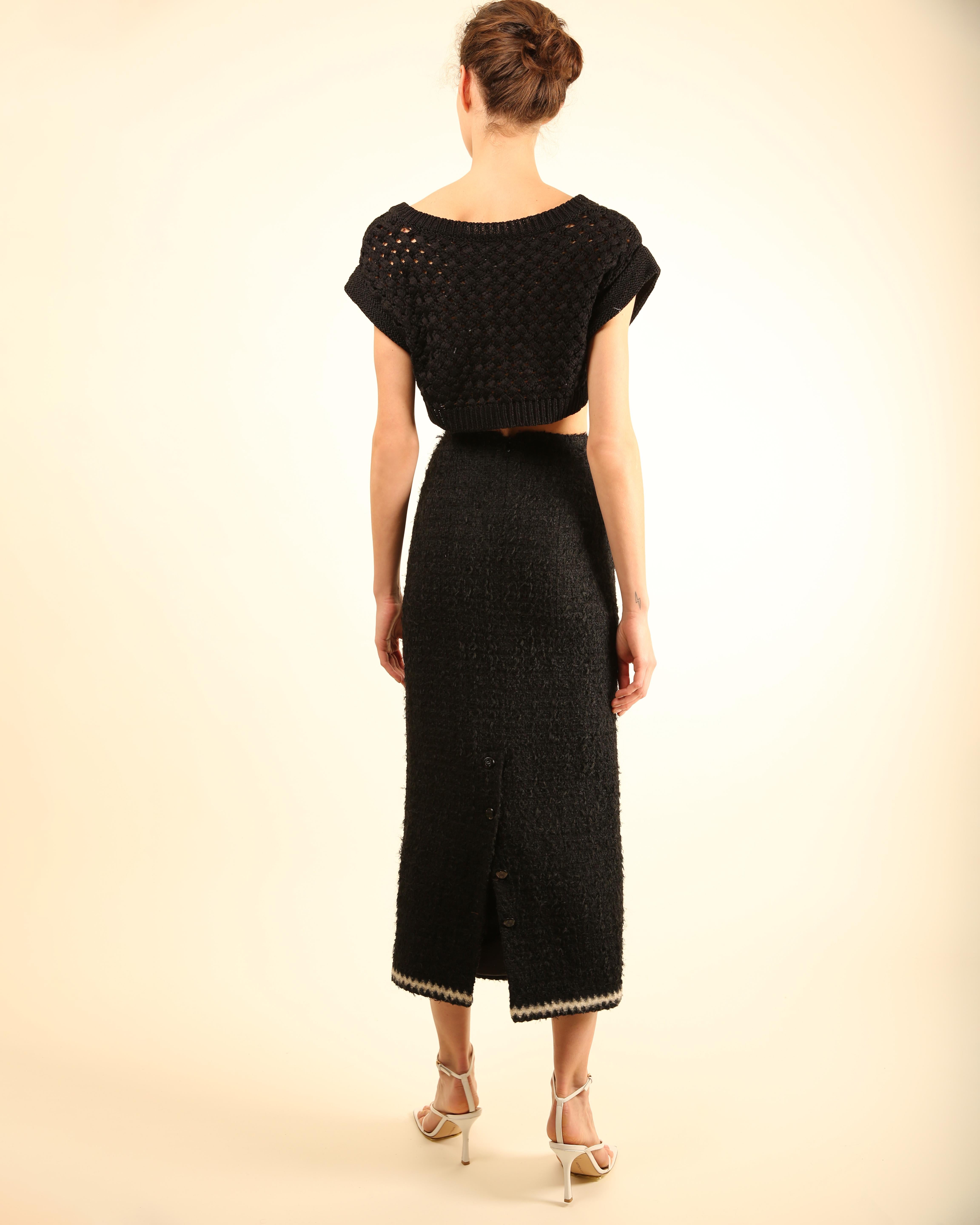 Chanel 98 Vintage Schwarz-weißes Maxikleid aus Tweed mit hoher Taille und Logo und Boucle-Logo XS im Angebot 6