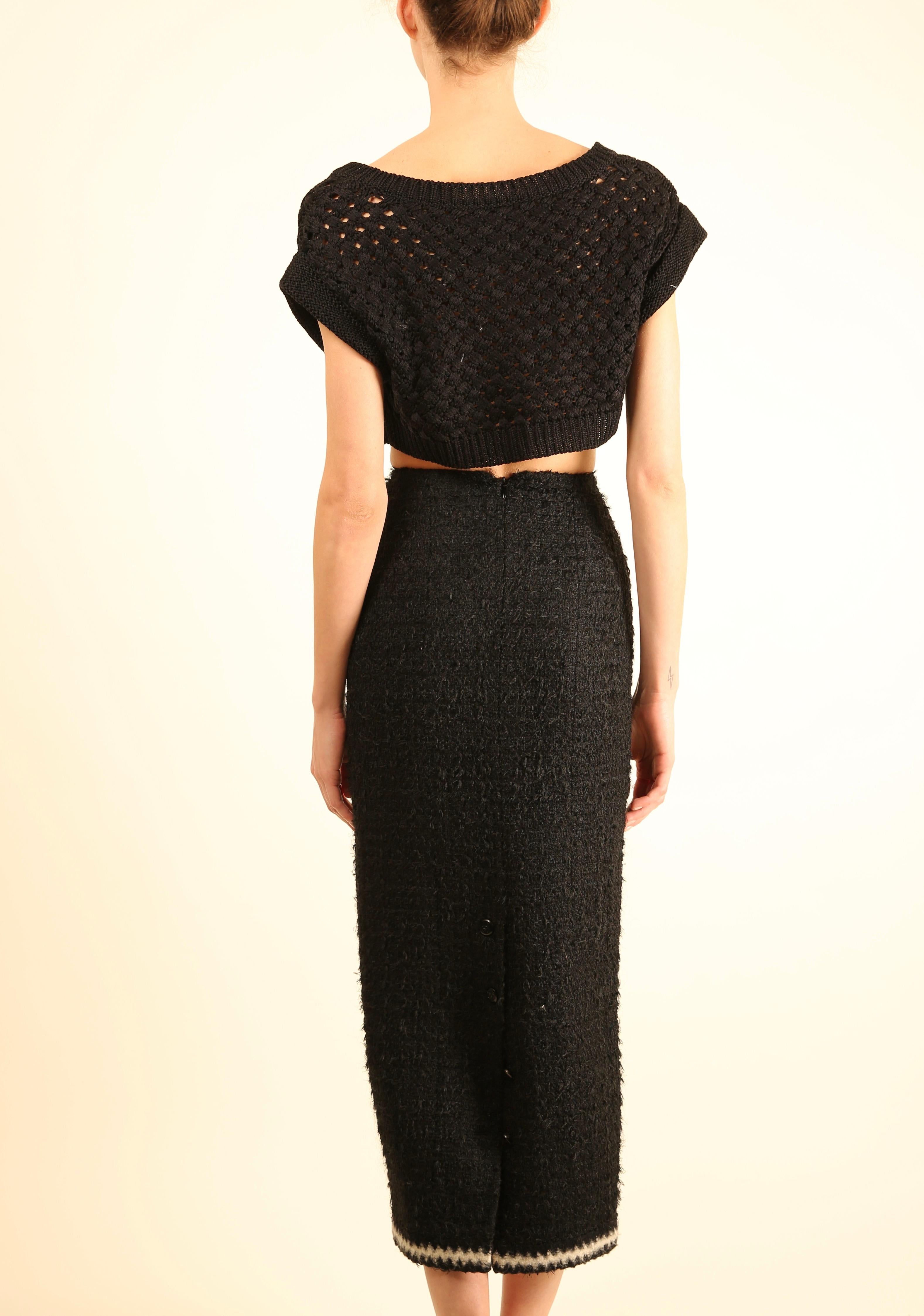 Chanel 98 Vintage Schwarz-weißes Maxikleid aus Tweed mit hoher Taille und Logo und Boucle-Logo XS im Angebot 8