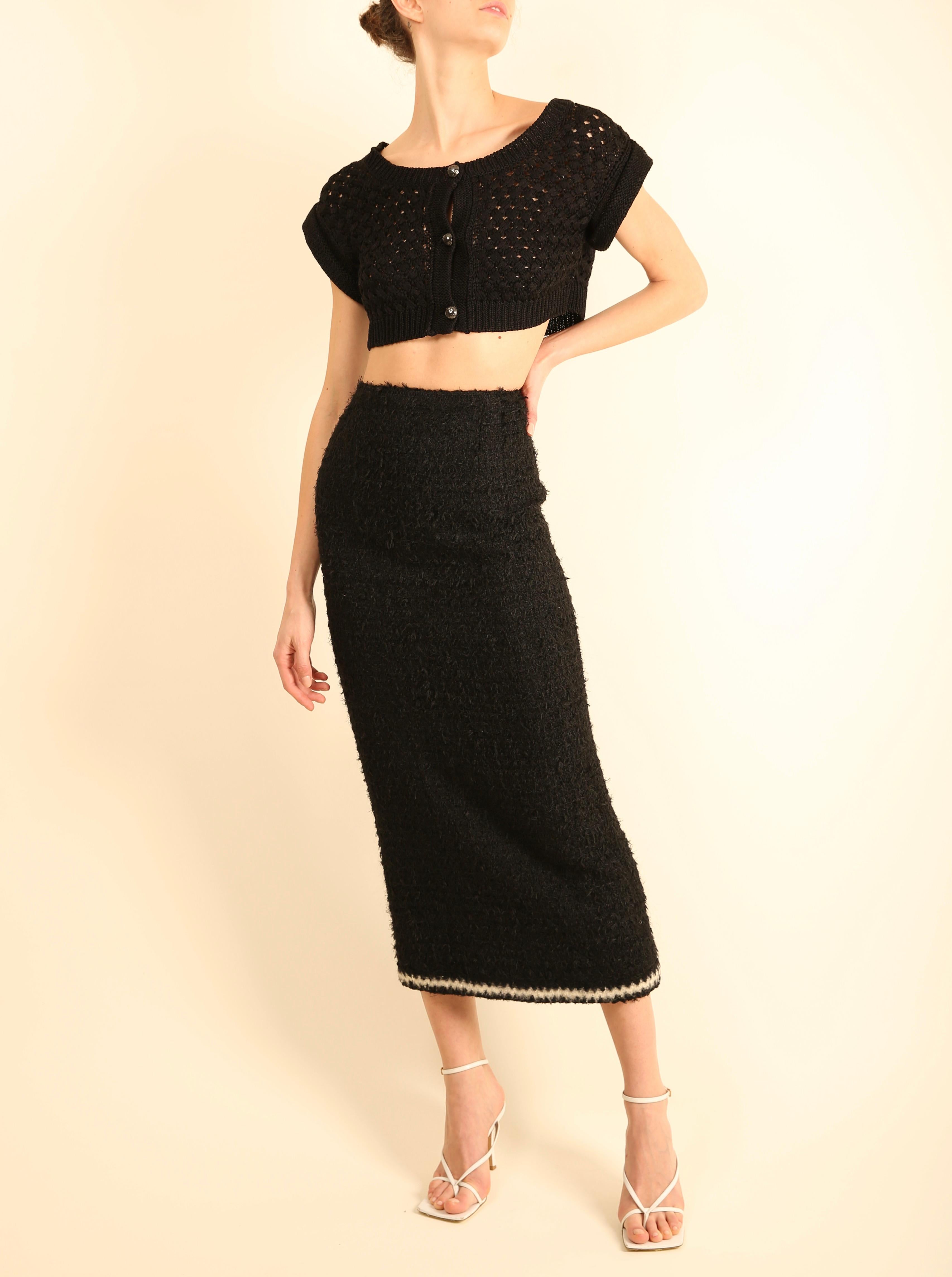 Chanel 98 Vintage Schwarz-weißes Maxikleid aus Tweed mit hoher Taille und Logo und Boucle-Logo XS im Angebot 2