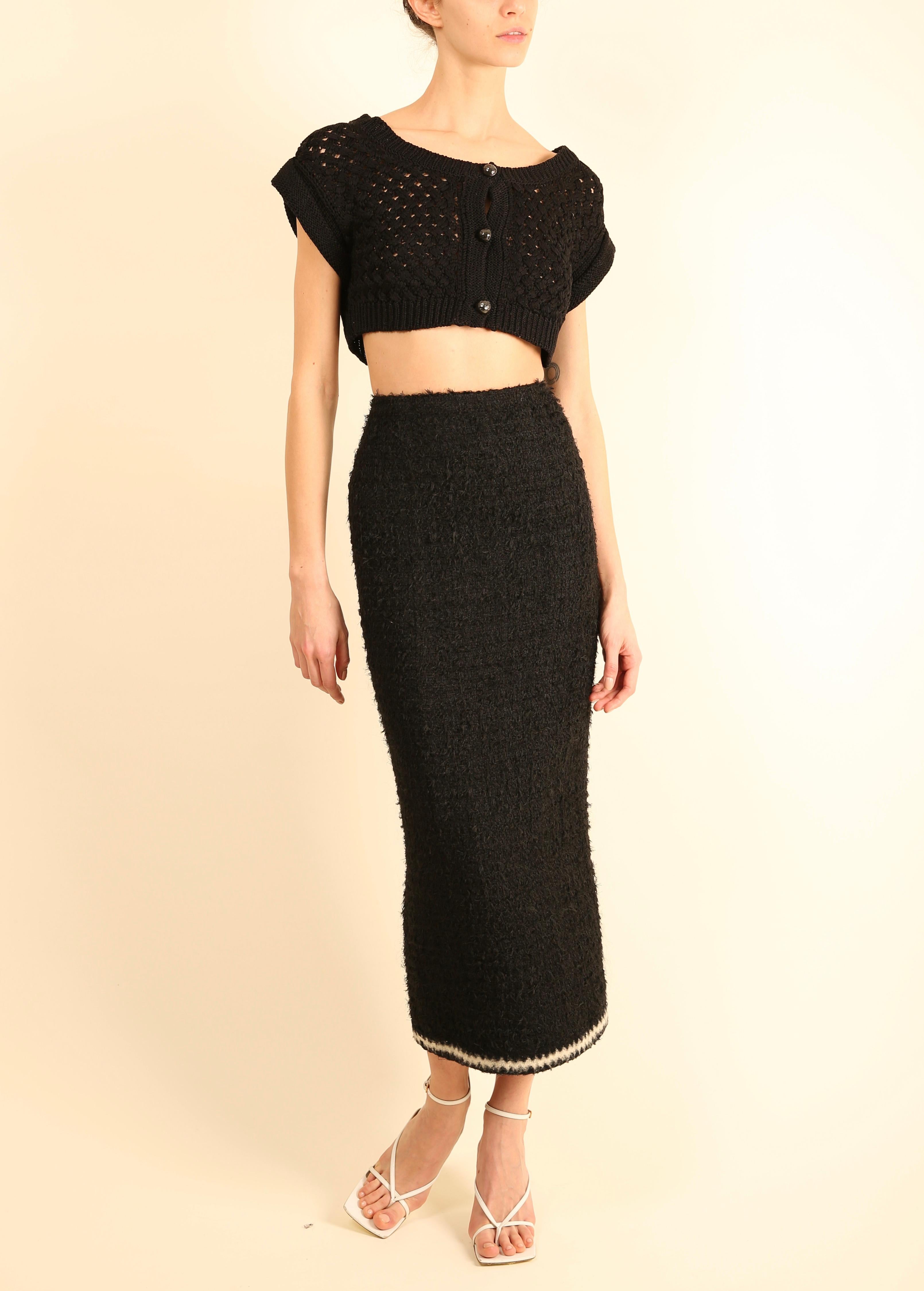 Chanel 98 Vintage Schwarz-weißes Maxikleid aus Tweed mit hoher Taille und Logo und Boucle-Logo XS im Angebot 3