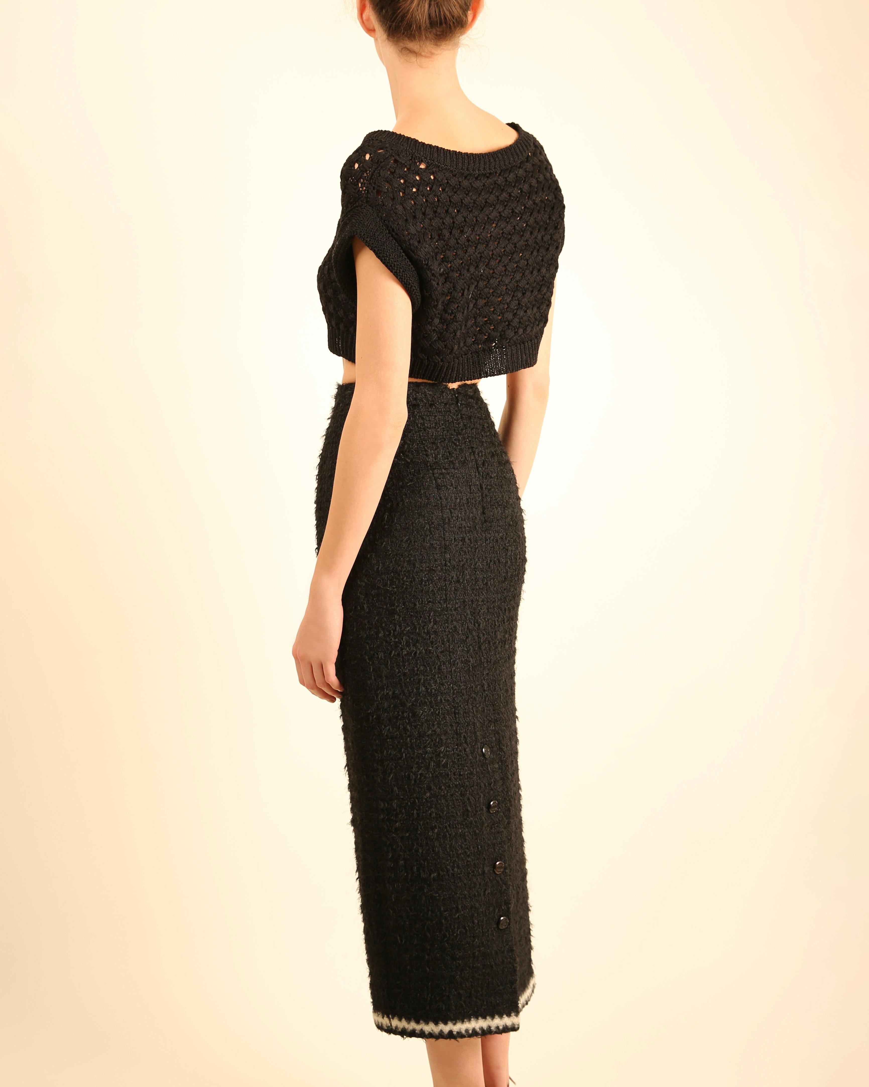 Chanel 98 Vintage Schwarz-weißes Maxikleid aus Tweed mit hoher Taille und Logo und Boucle-Logo XS im Angebot 4