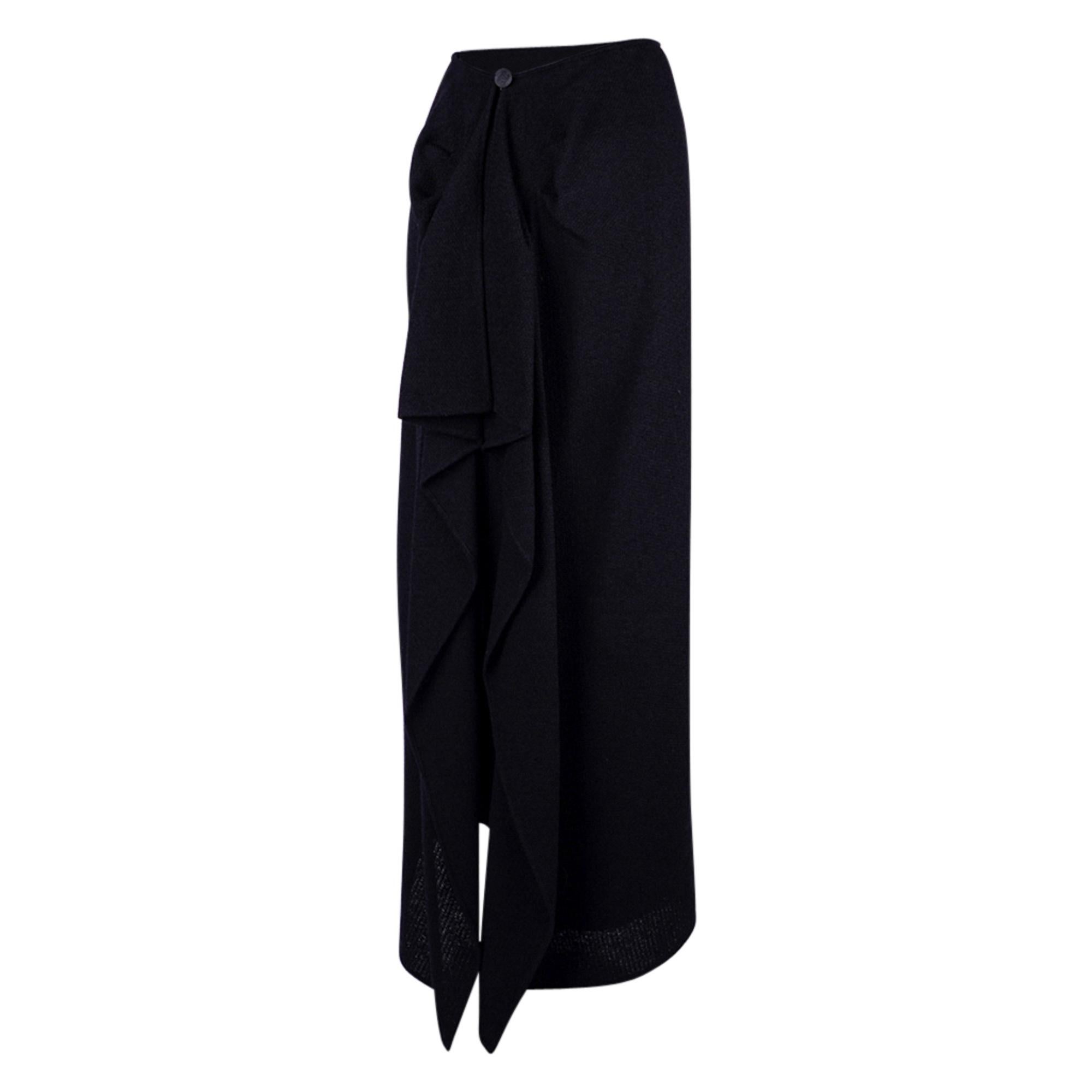Noir Jupe longue et droite Chanel 98A magnifiquement drapée à l'arrière, taille 36/4 en vente