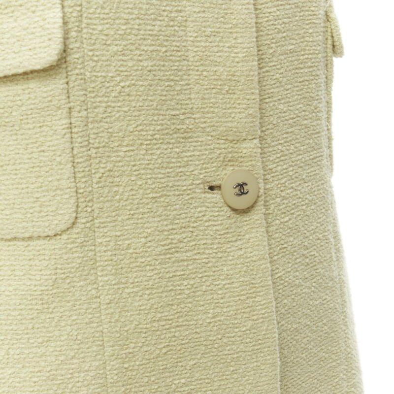 CHANEL 98C Vintage tweed jaune pastel CC button long jacket FR42 L
Référence : LNKO/A02026
Marque : Chanel
Designer : Karl Lagerfeld
Modèle : P10103V06235
Collectional : 98C
Matière : Coton, soie
Couleur : Jaune
Motif : Tweed
Fermeture :