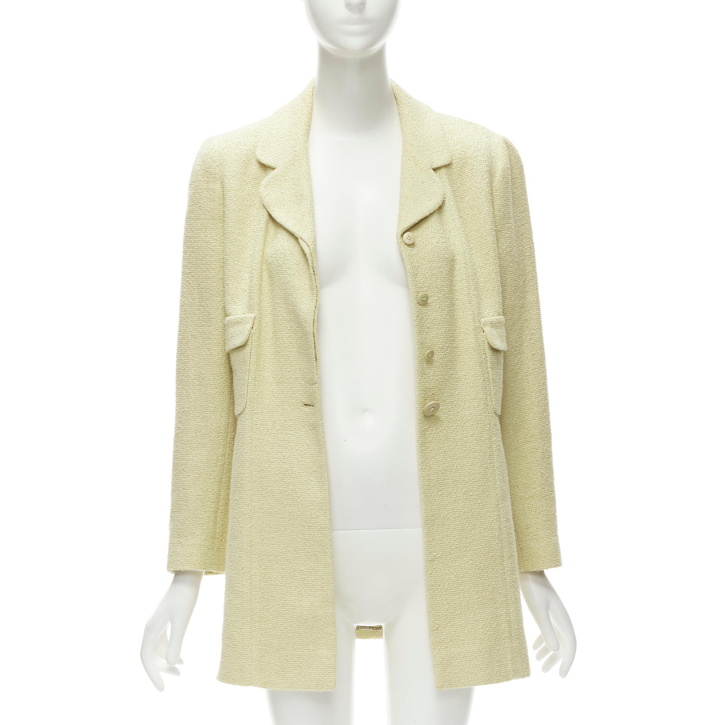 CHANEL 98C Vintage Pastellgelbe Tweed CC lange Jacke mit Knopfleiste FR42 L (Beige) im Angebot