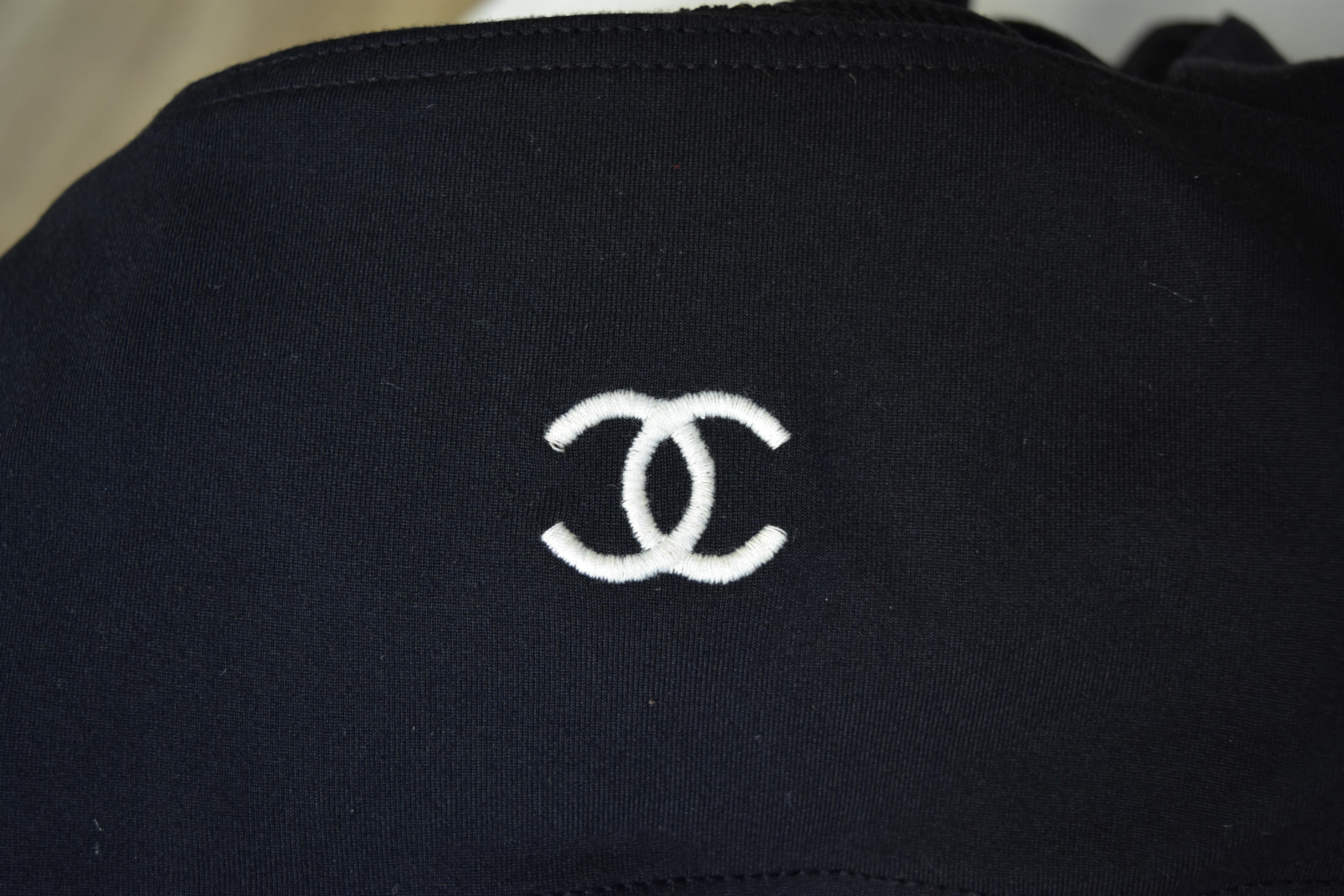 Chanel 98P Primavera 1998 Vestido recortado más buscado con bordado CC Logo 40 en venta 1