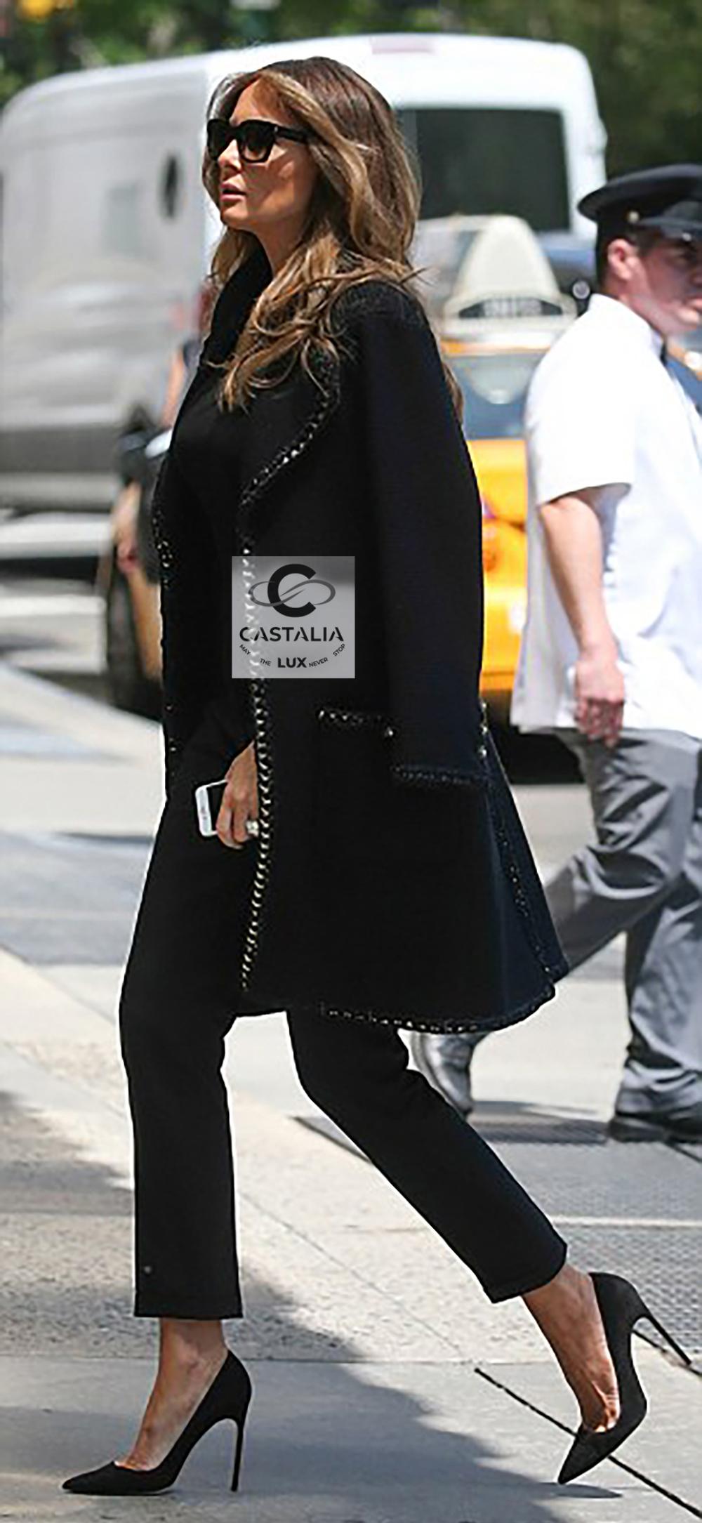 Chanel 9K$ Melania Trump Style Black Tweed Jacket with Chains 34 FR In New Condition For Sale In Dubai, AE
