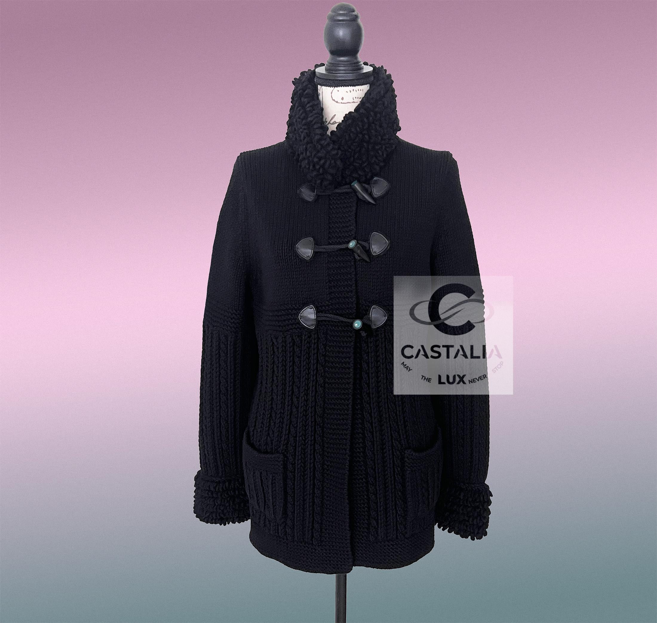 Chanel 9K$ Nueva Chaqueta negra de cachemira esponjosa 40 FR en Nuevo estado para la venta en Dubai, AE