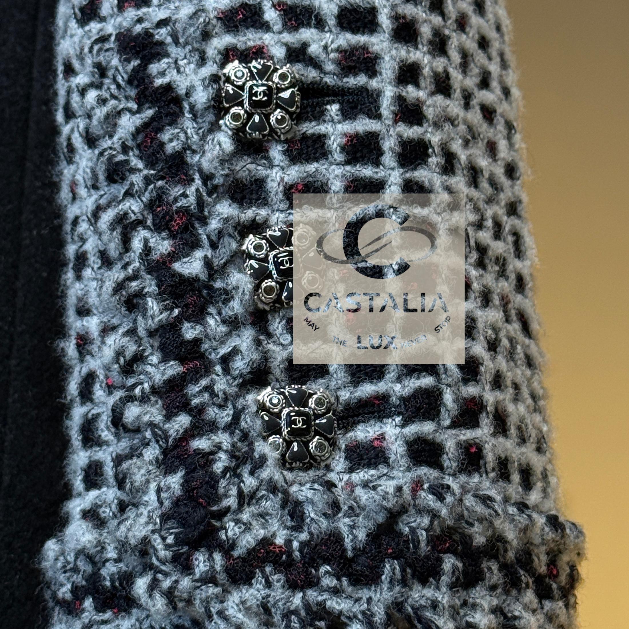 Chanel 9K$ neue CC Gripoix Knöpfe Artefakt Tweed Jacke 36 FR im Angebot 9