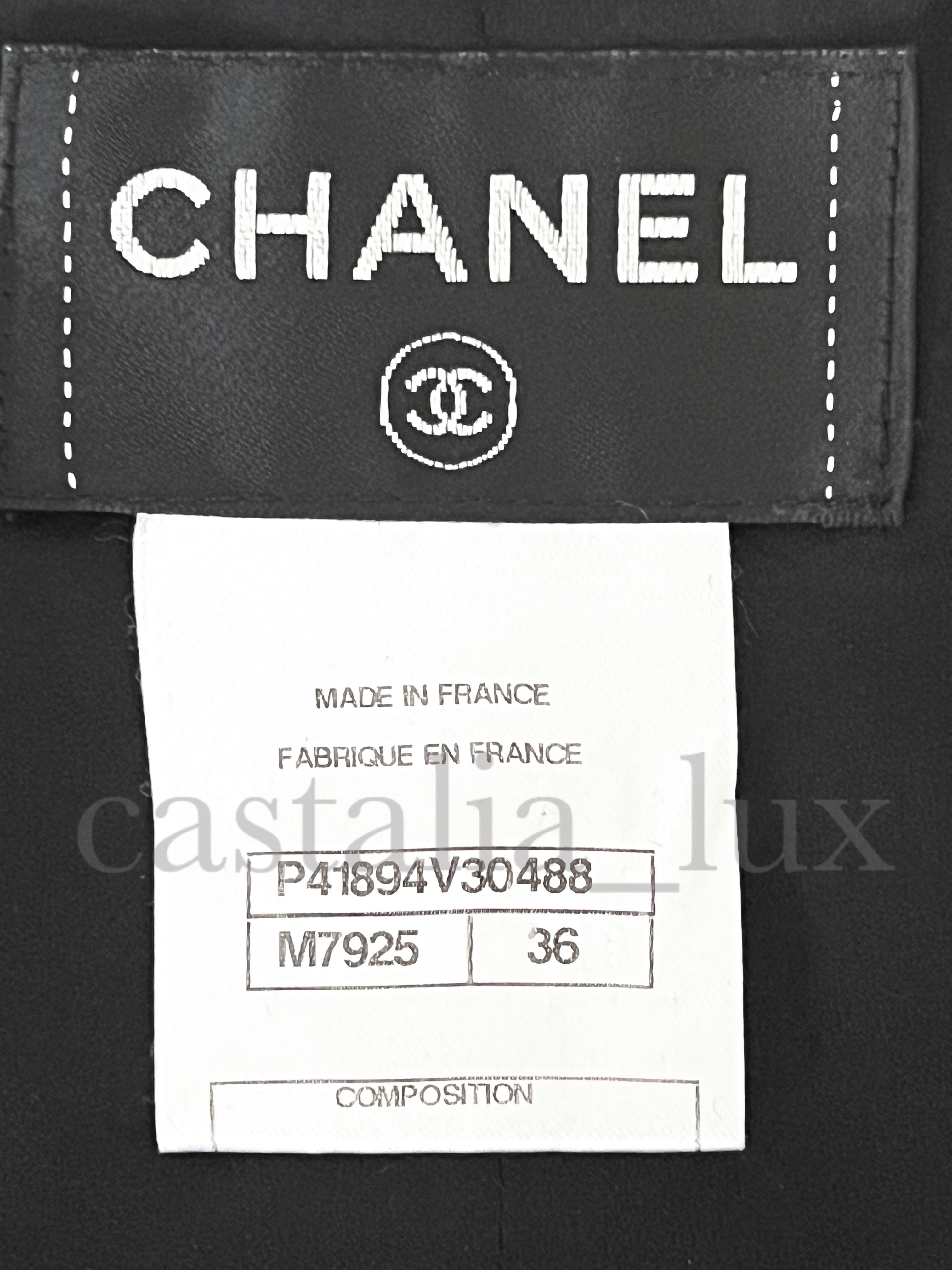 Robe Chanel 9 carats à maillons en tweed neuf 5