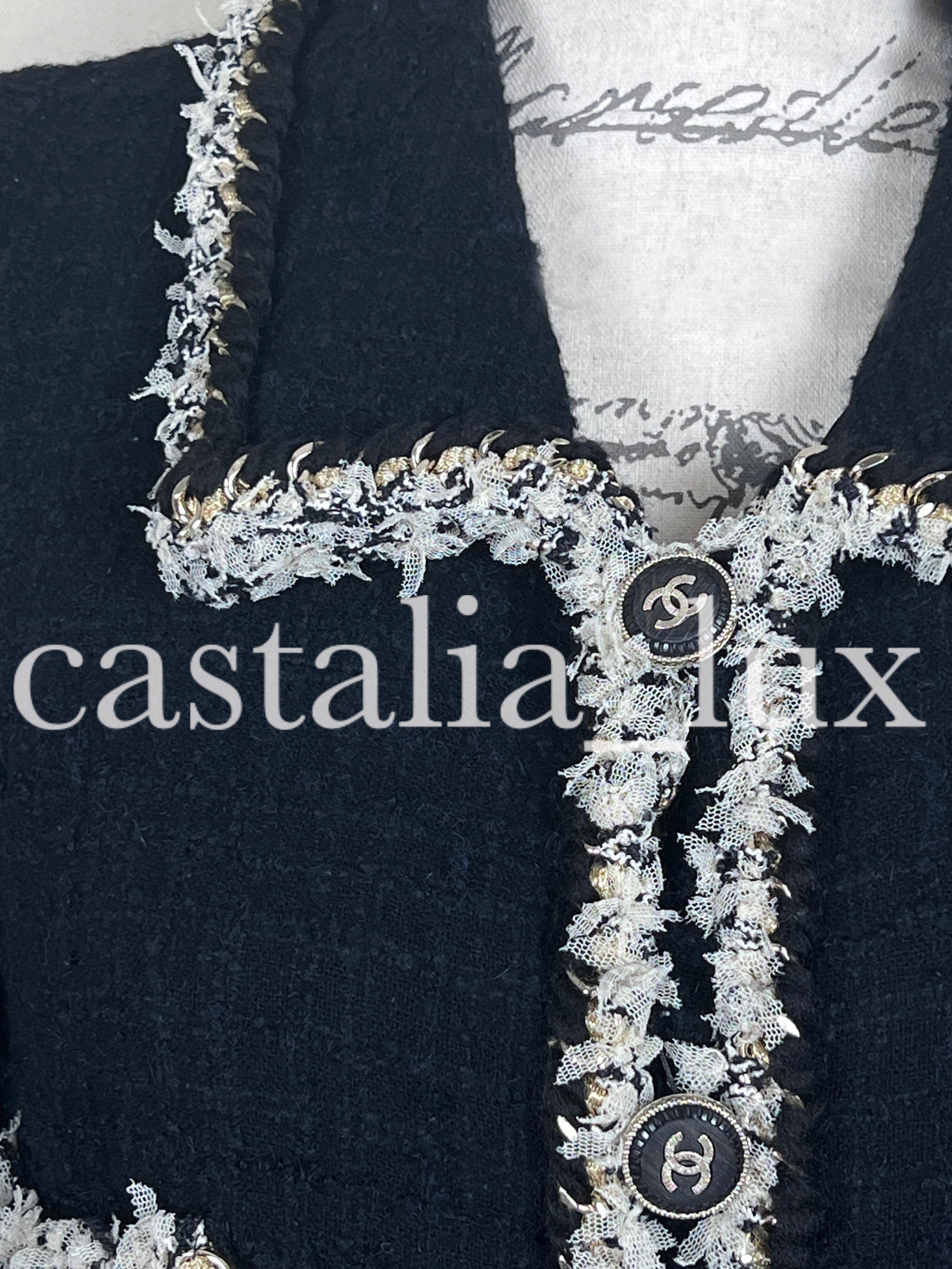 Noir Robe Chanel 9 carats à maillons en tweed neuf
