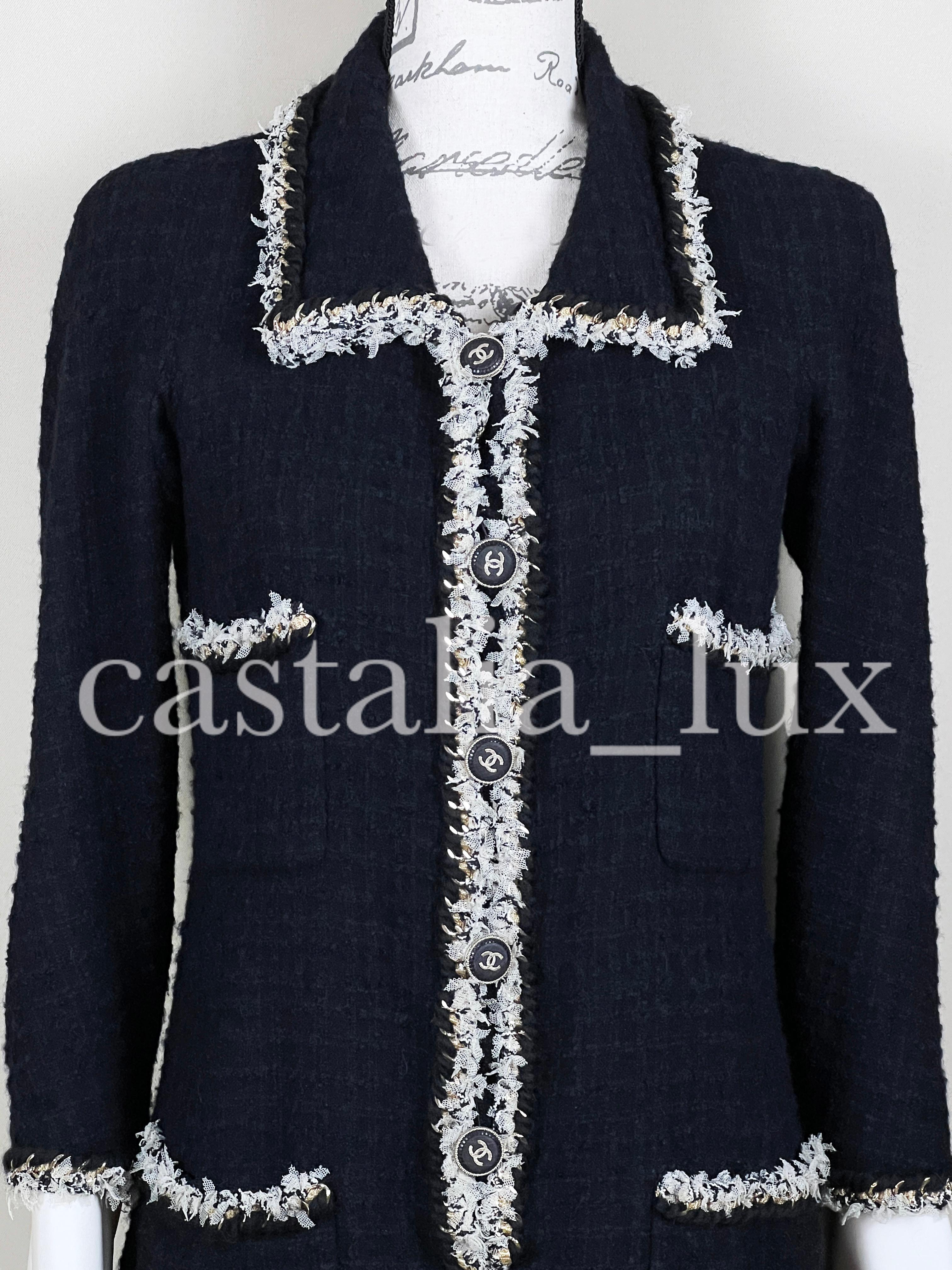 Robe Chanel 9 carats à maillons en tweed neuf Neuf à Dubai, AE