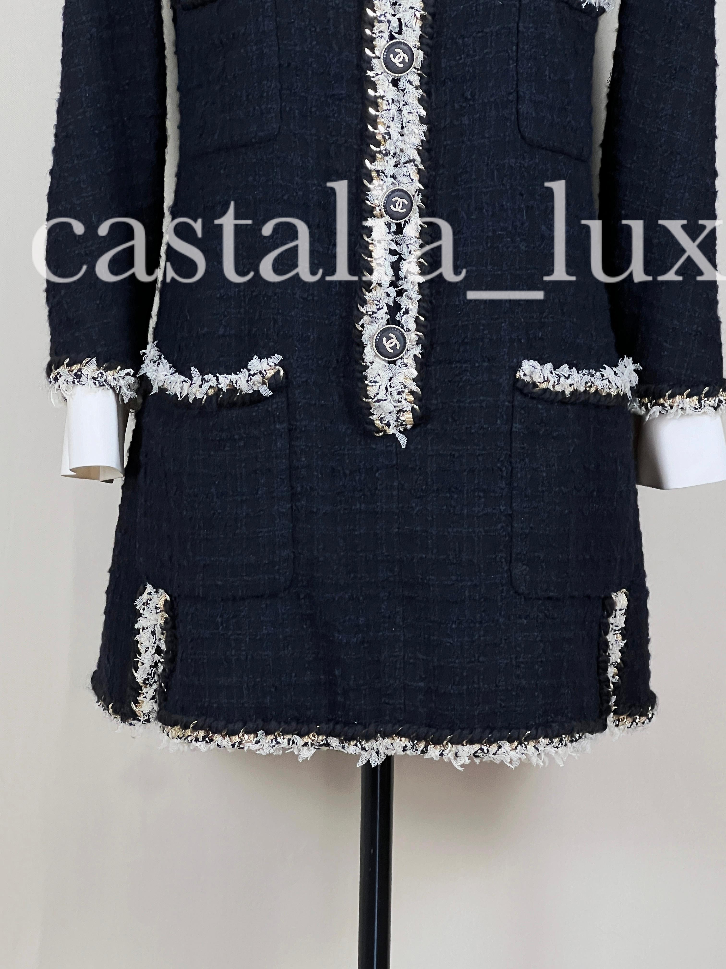 Robe Chanel 9 carats à maillons en tweed neuf 1