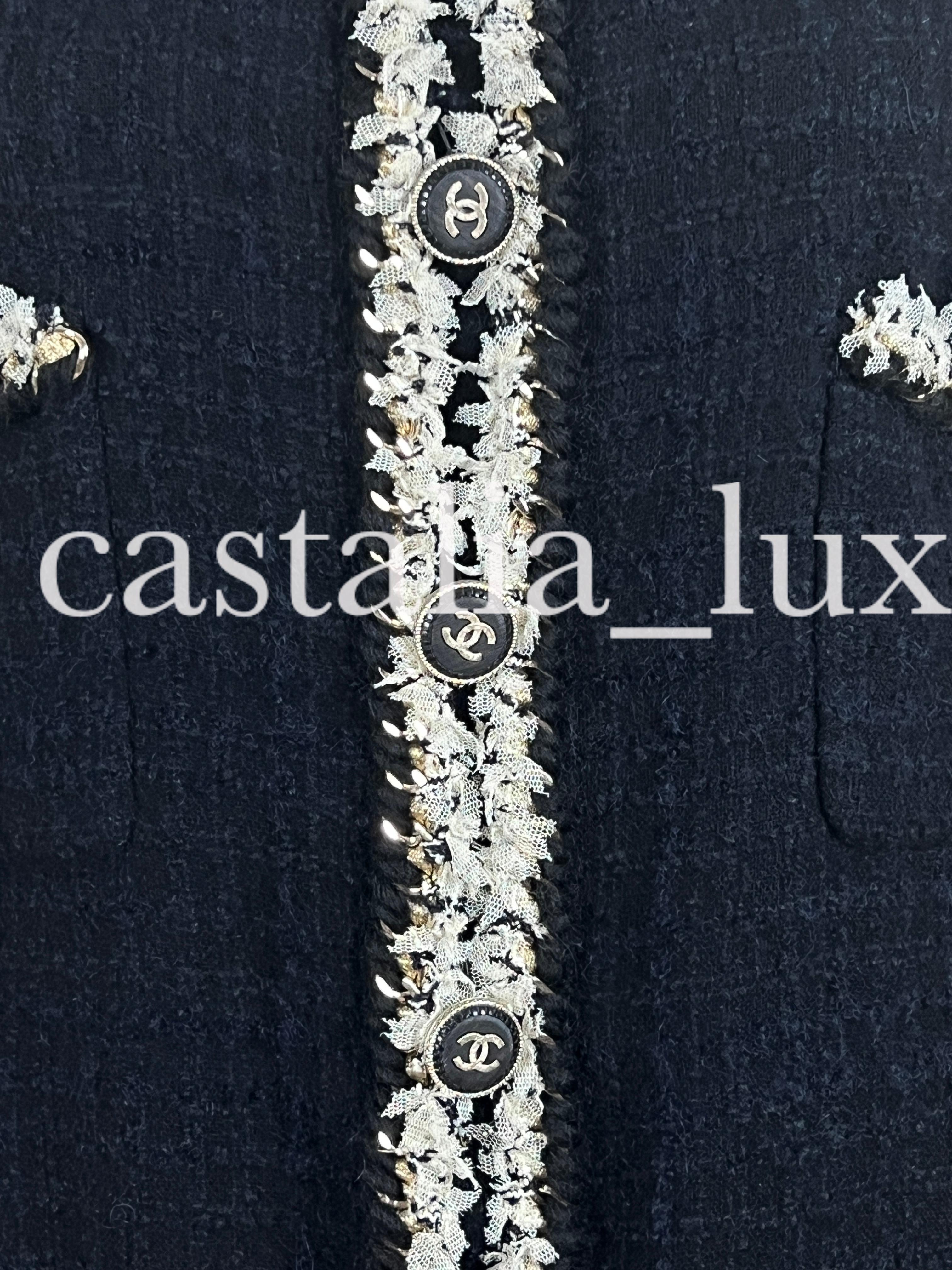 Robe Chanel 9 carats à maillons en tweed neuf 3