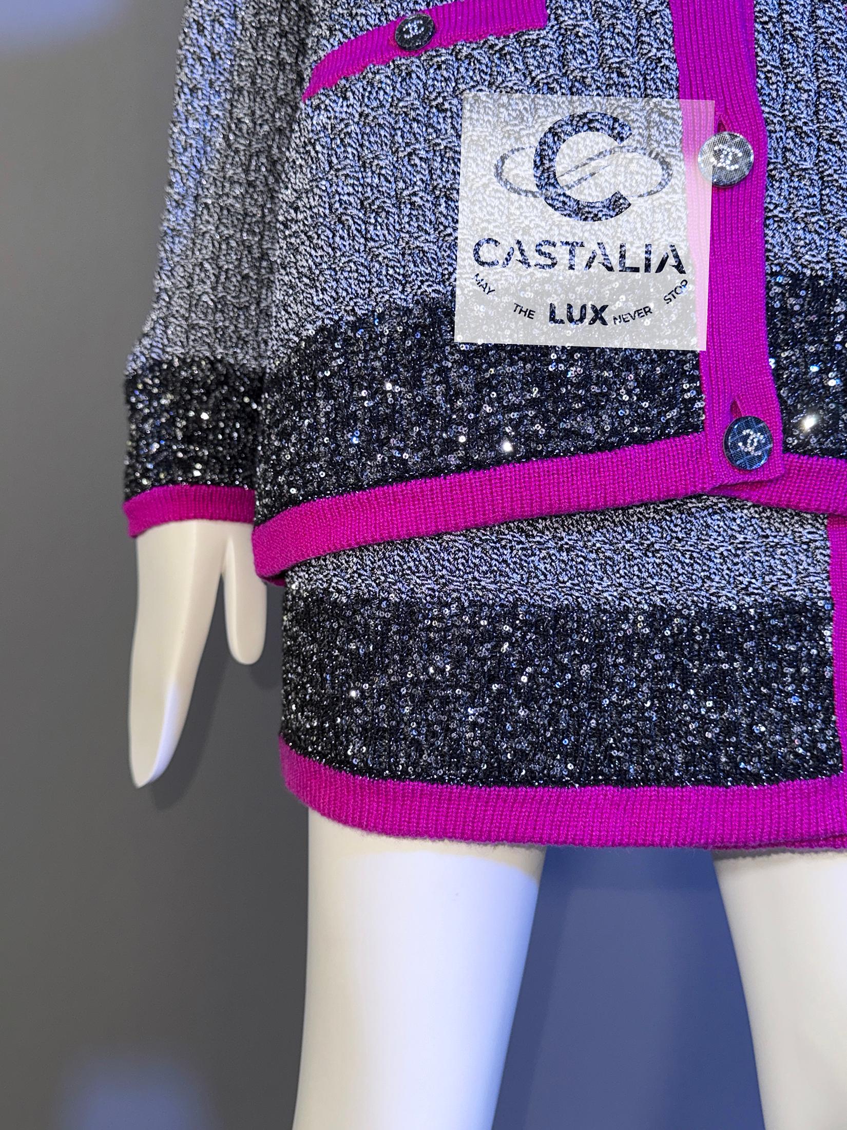 Ensemble Chanel neuf orné de sequins 34 FR 9K$ en vente 5