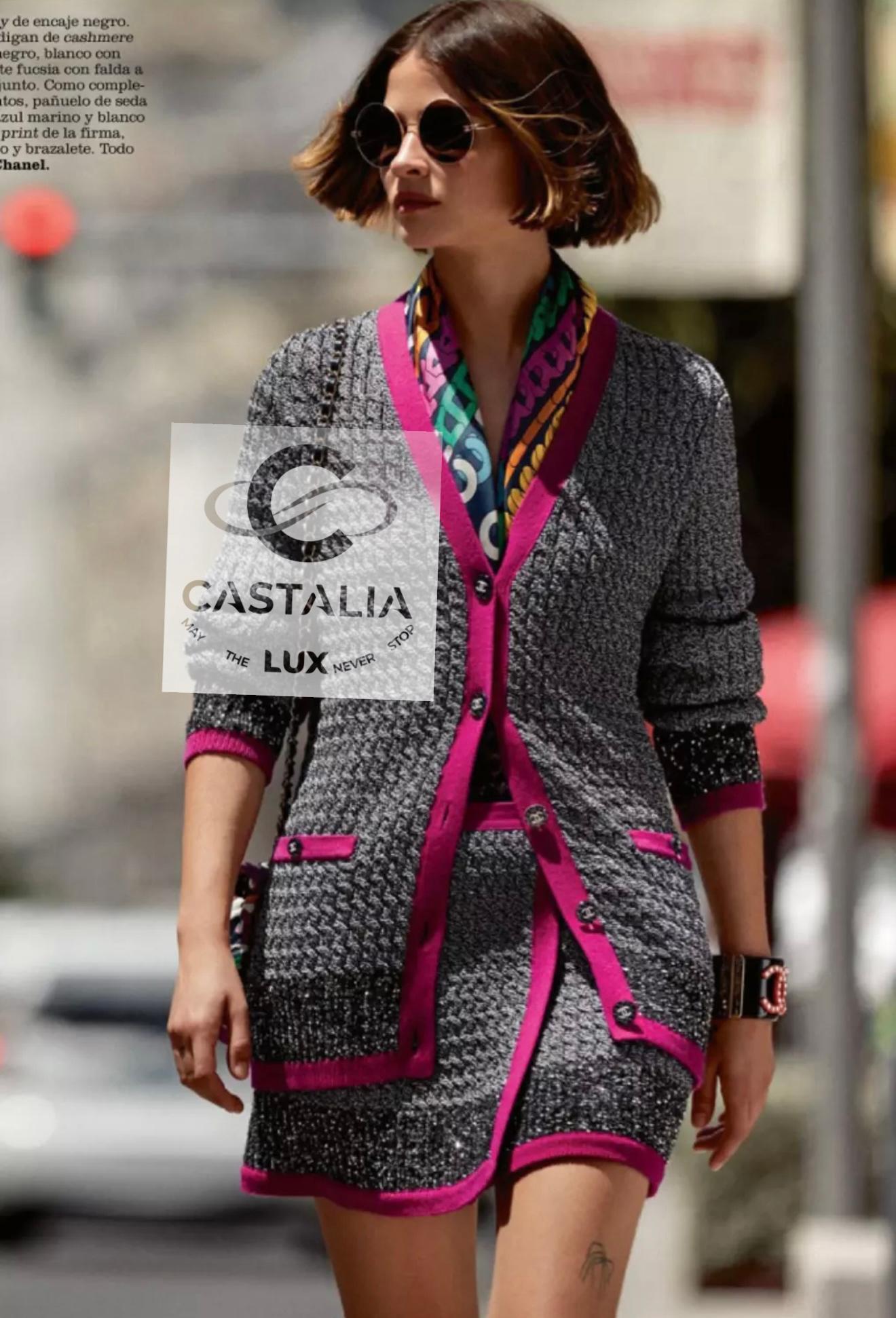 Ensemble Chanel neuf orné de sequins 34 FR 9K$ en vente 2