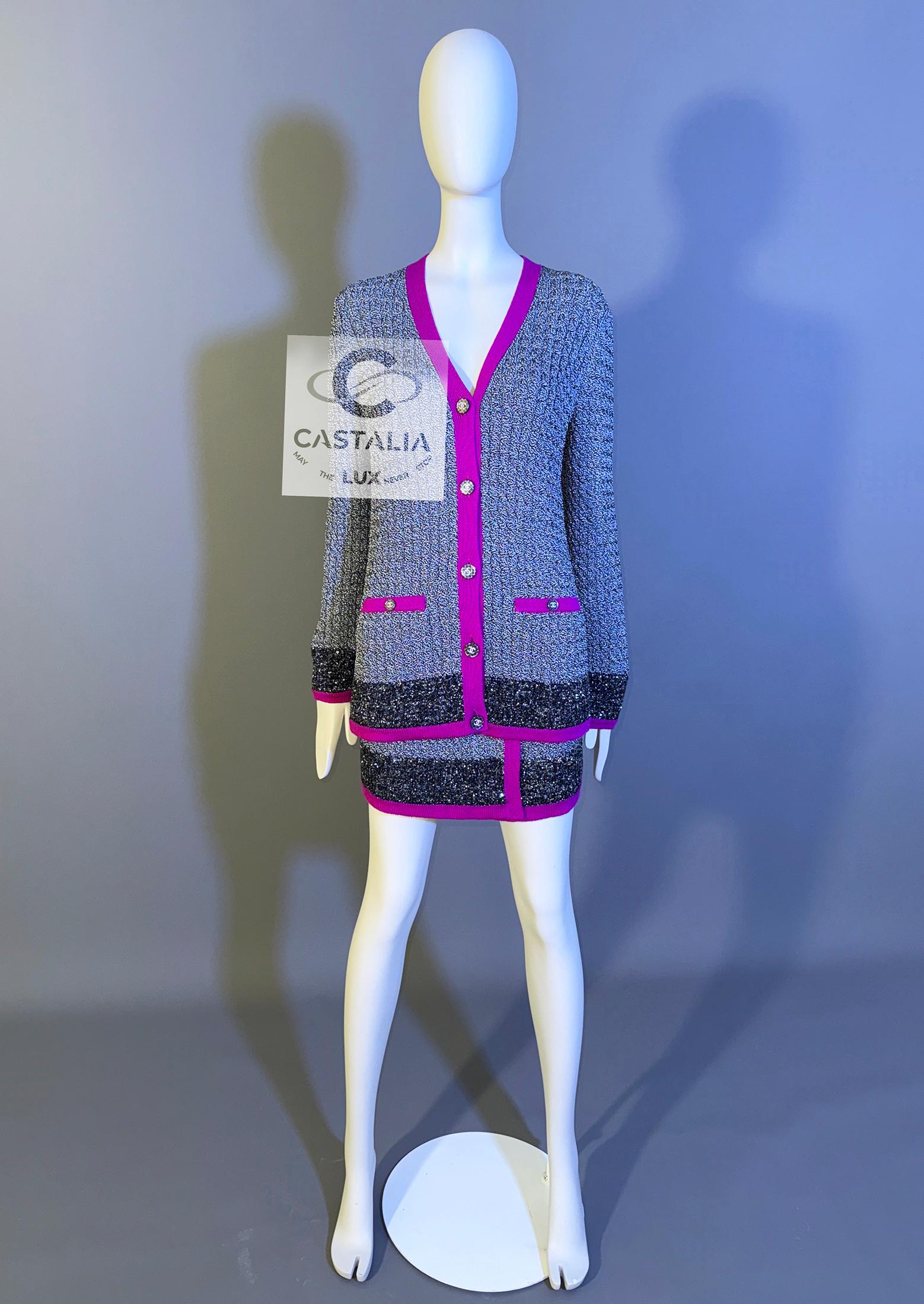 Ensemble Chanel neuf orné de sequins 34 FR 9K$ en vente 3