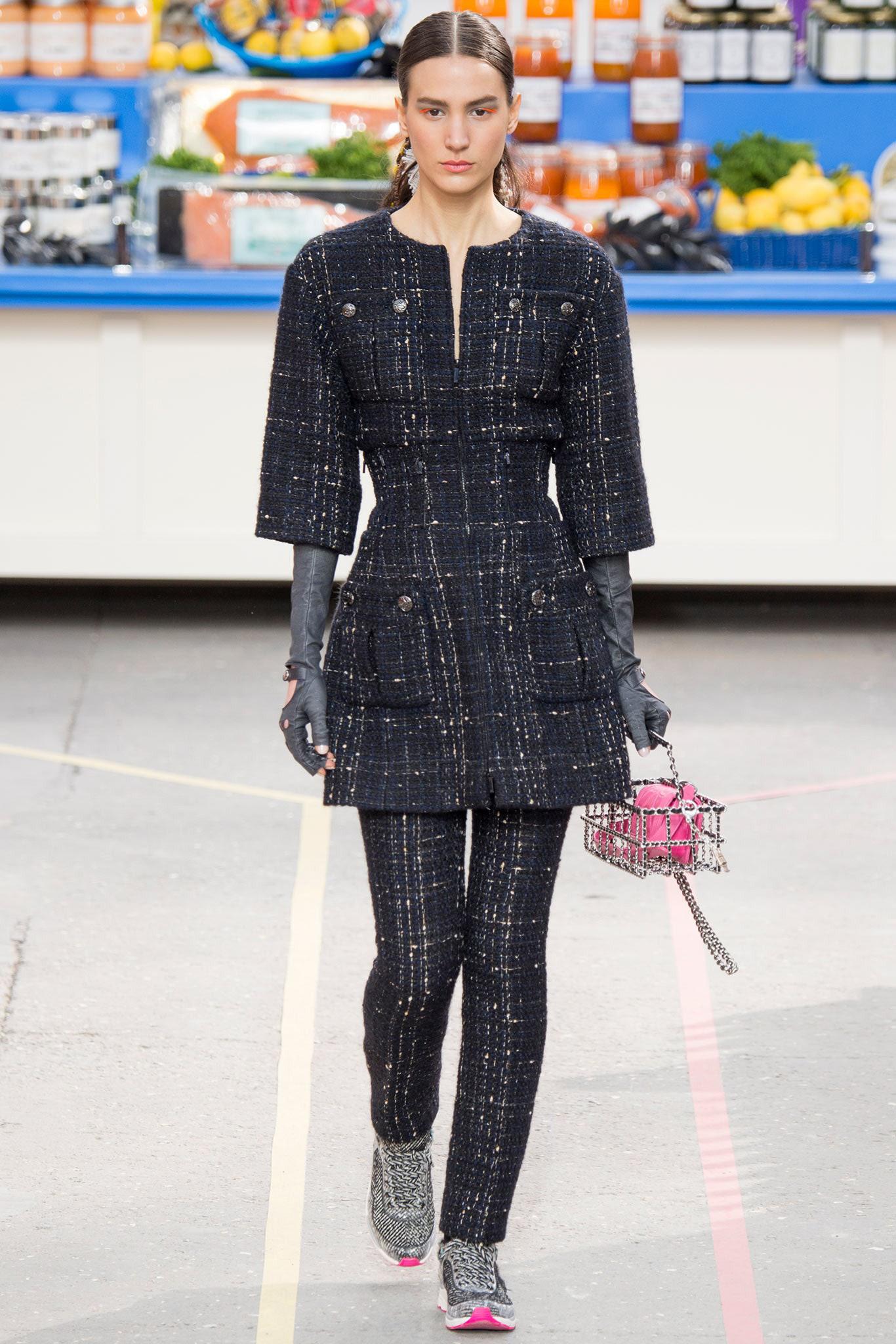 Runway Chanel black tweed jacket with accented waist from AD Campaign of SUPERMARKET Collection
- boutique Morice over 9,000$
Size mark 36 FR. Condition: never worn.
- as seen on Cara Delevingne in Advert !
- CC logo buttons 
- iconic 4-flap-pocket