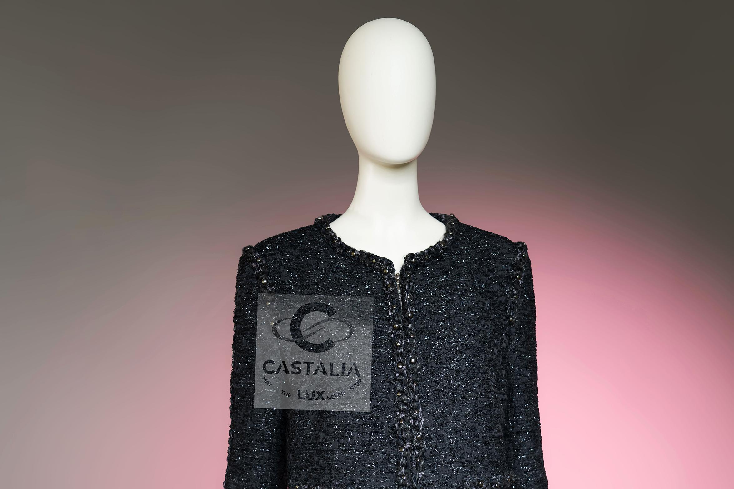 Chanel 9K$ Paris / Dallas Schwarze Tweedjacke mit Metallnieten 42 FR im Angebot 8