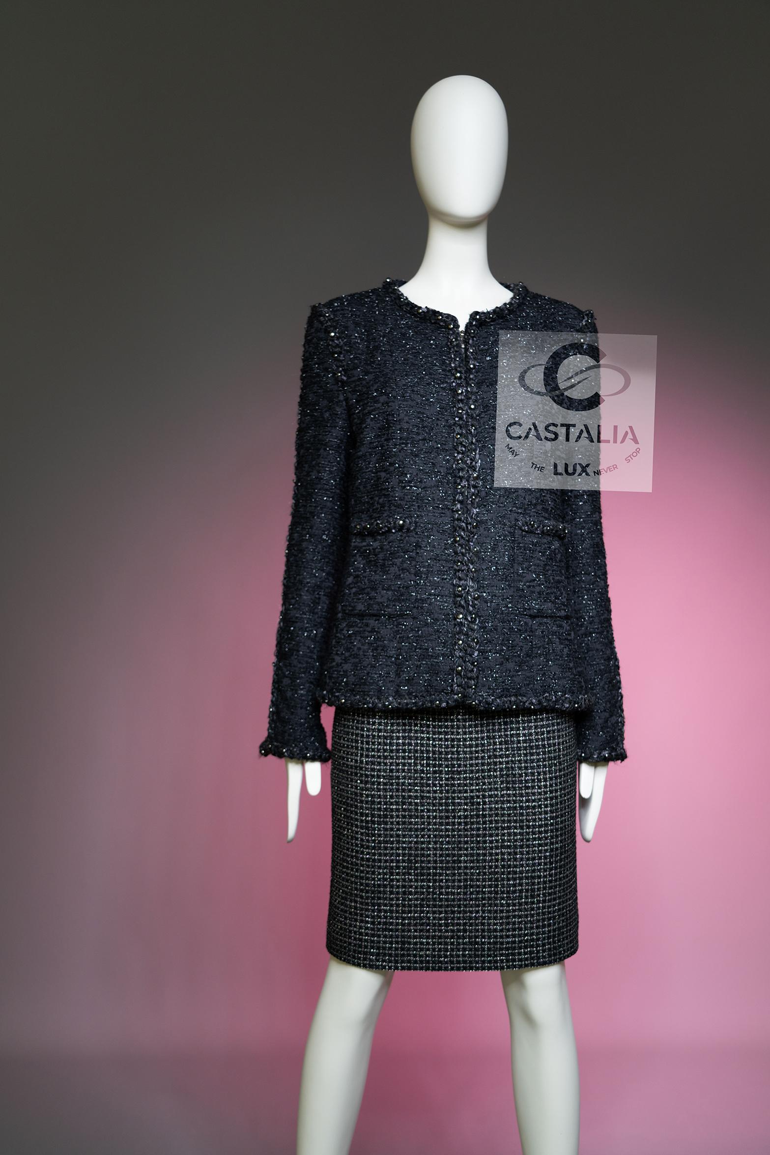 Chanel 9K$ Paris / Dallas Schwarze Tweedjacke mit Metallnieten 42 FR im Angebot 1