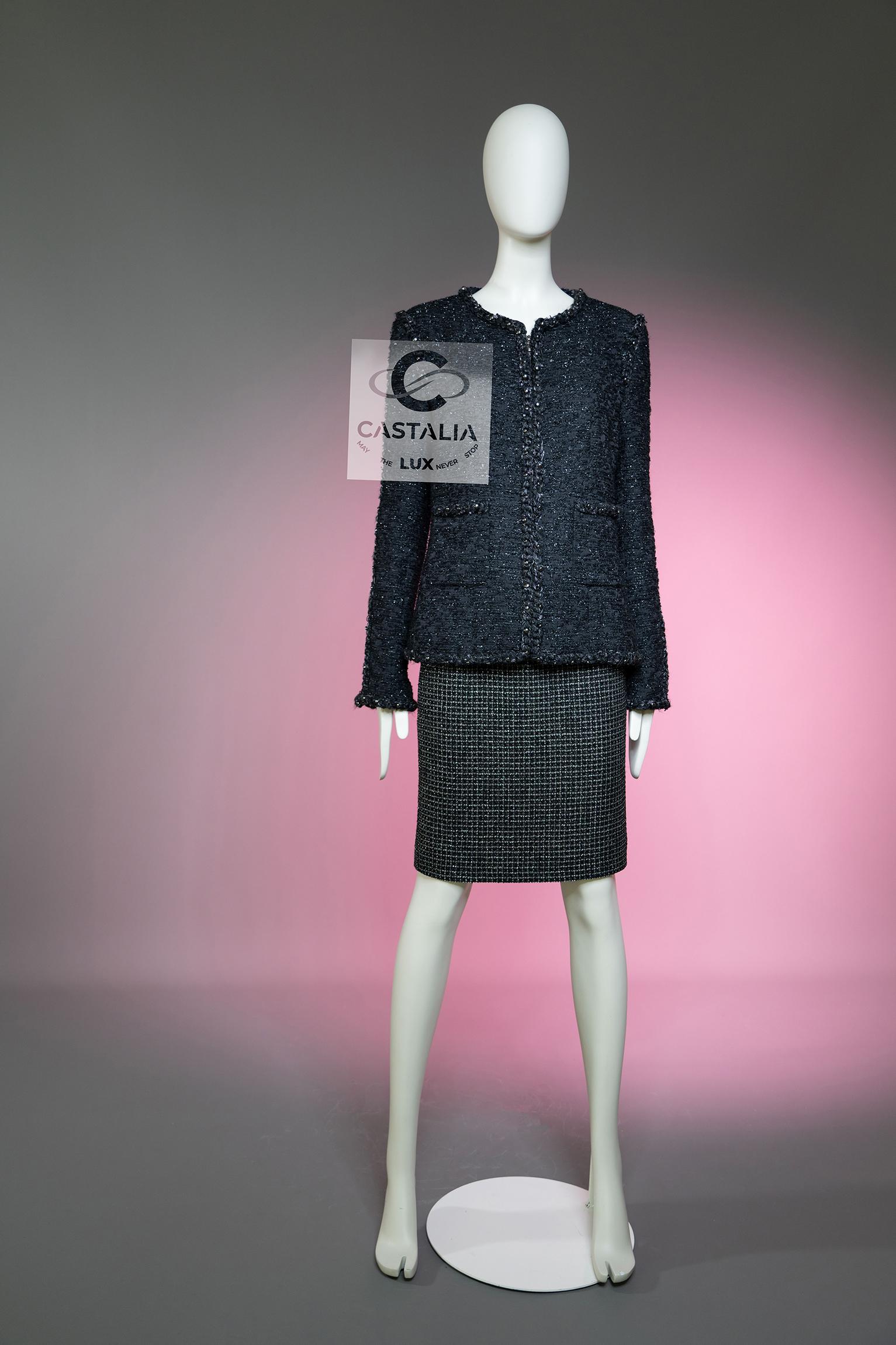 Chanel 9K$ Paris / Dallas Schwarze Tweedjacke mit Metallnieten 42 FR im Angebot 2