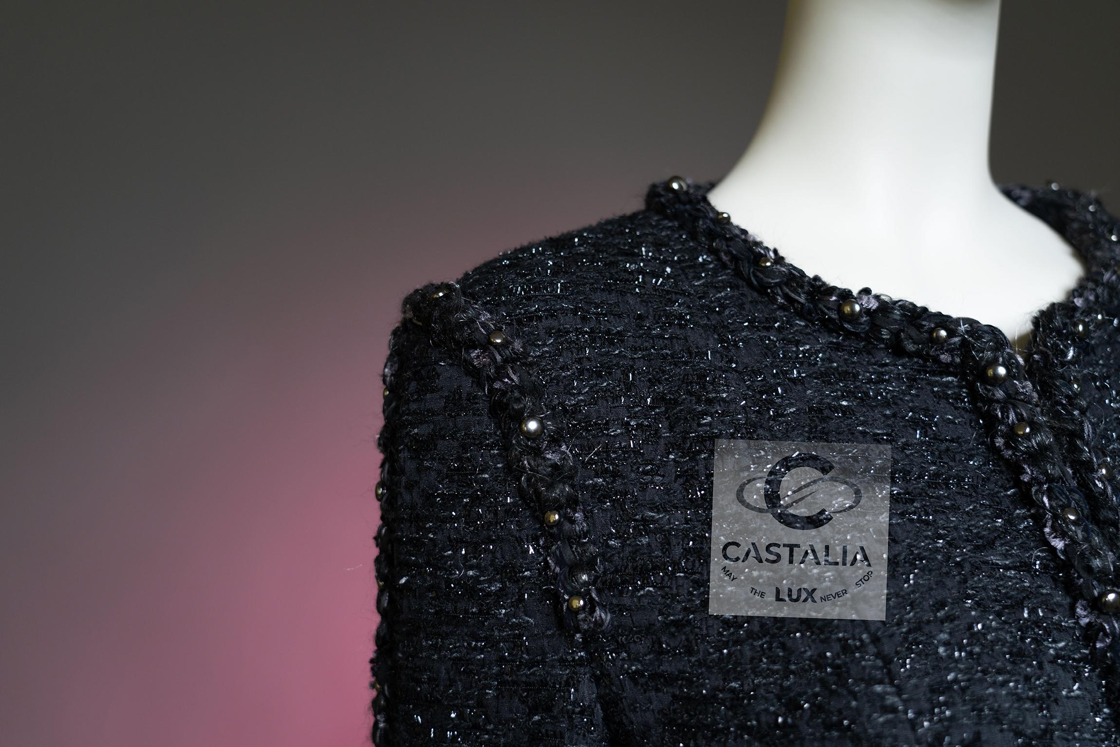Chanel 9K$ Paris / Dallas Schwarze Tweedjacke mit Metallnieten 42 FR im Angebot 4