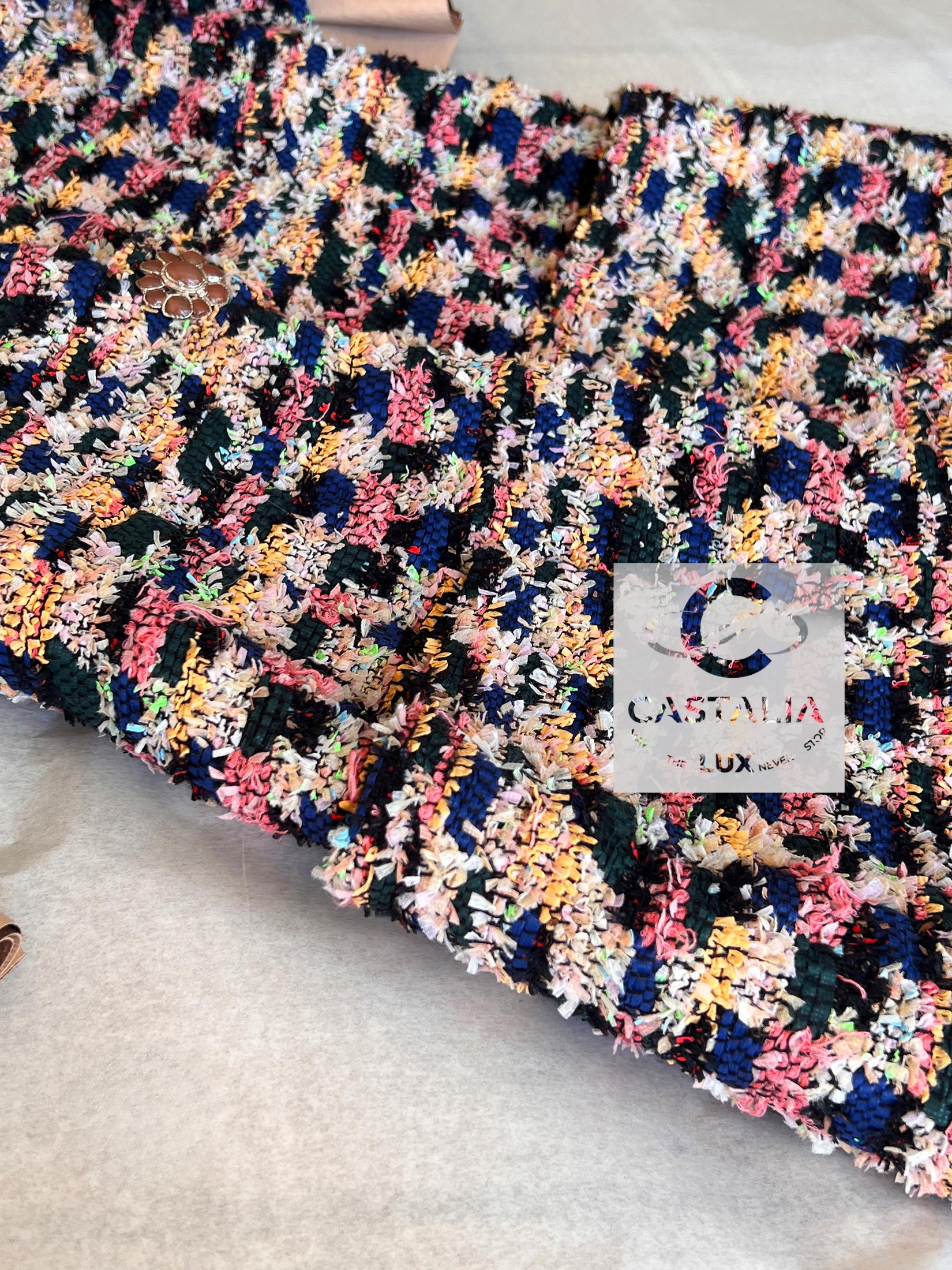 CHANEL 9K$ Paris / Dubai Runway Veste en tweed kaléidoscopique 38 FR en vente 7