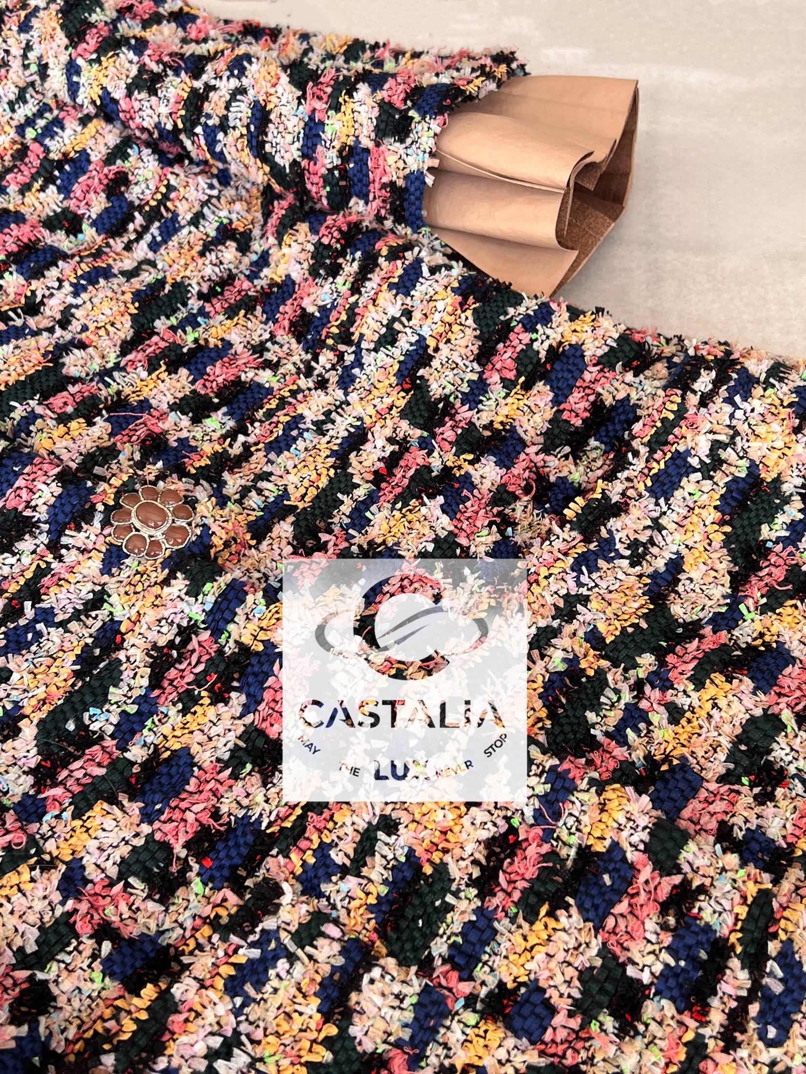 CHANEL 9K$ Paris / Dubai Runway Veste en tweed kaléidoscopique 38 FR en vente 1