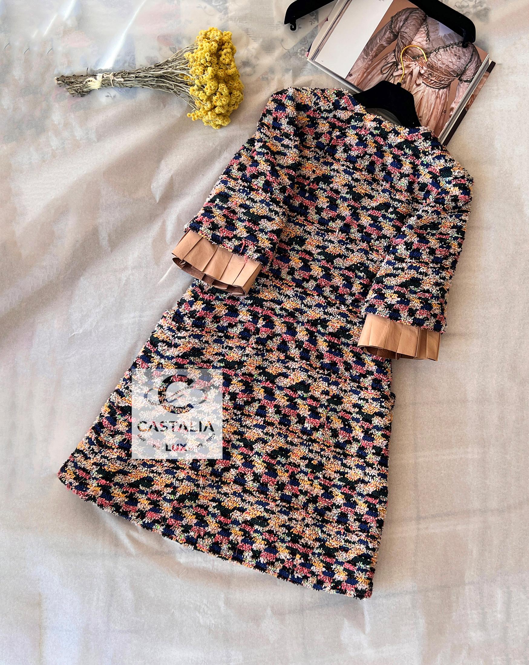 CHANEL 9K$ Paris / Dubai Runway Veste en tweed kaléidoscopique 38 FR en vente 5