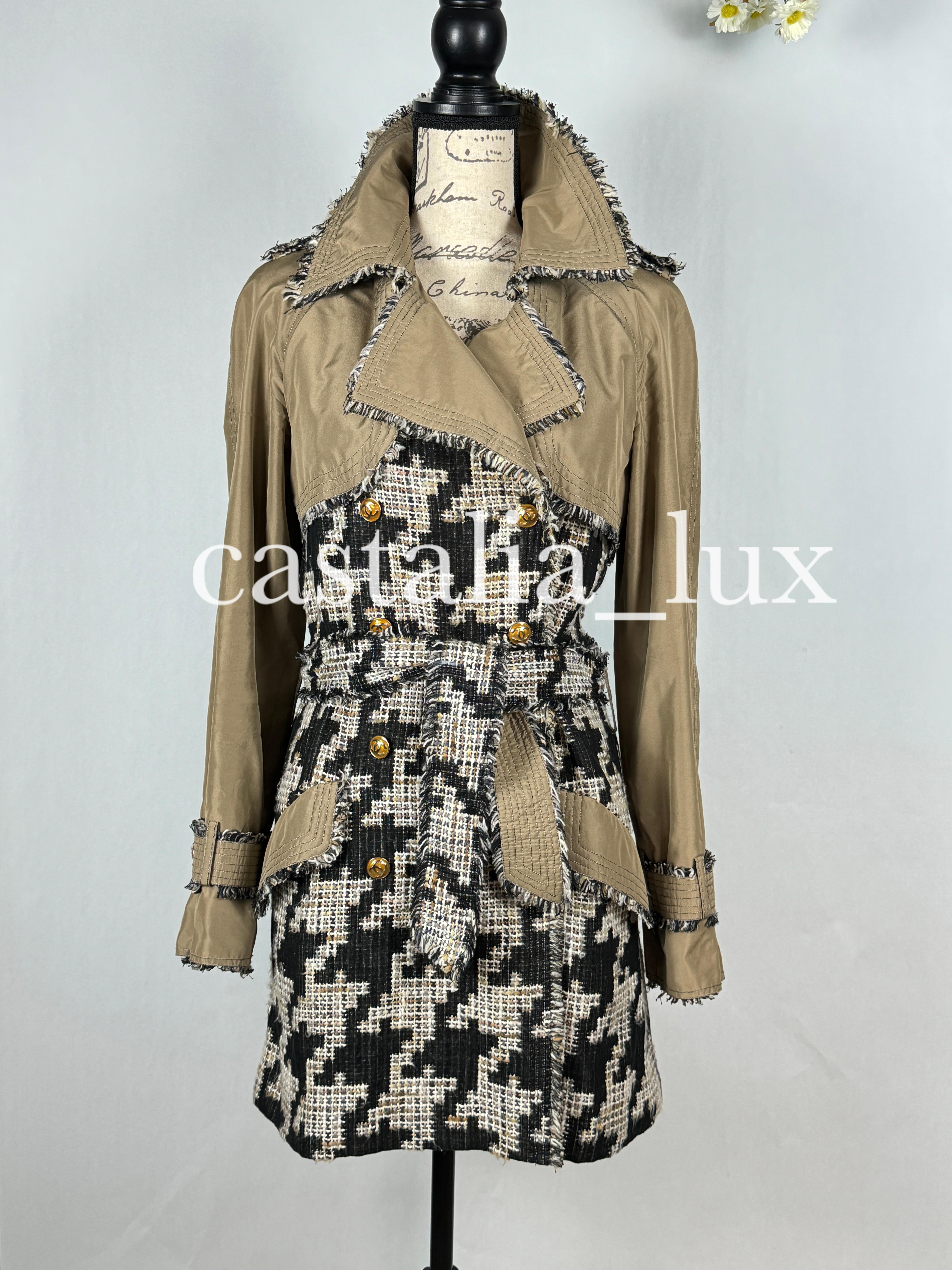 Chanel 9K$ Rarest Vogue Cover Tweed Trench Coat For Sale 7