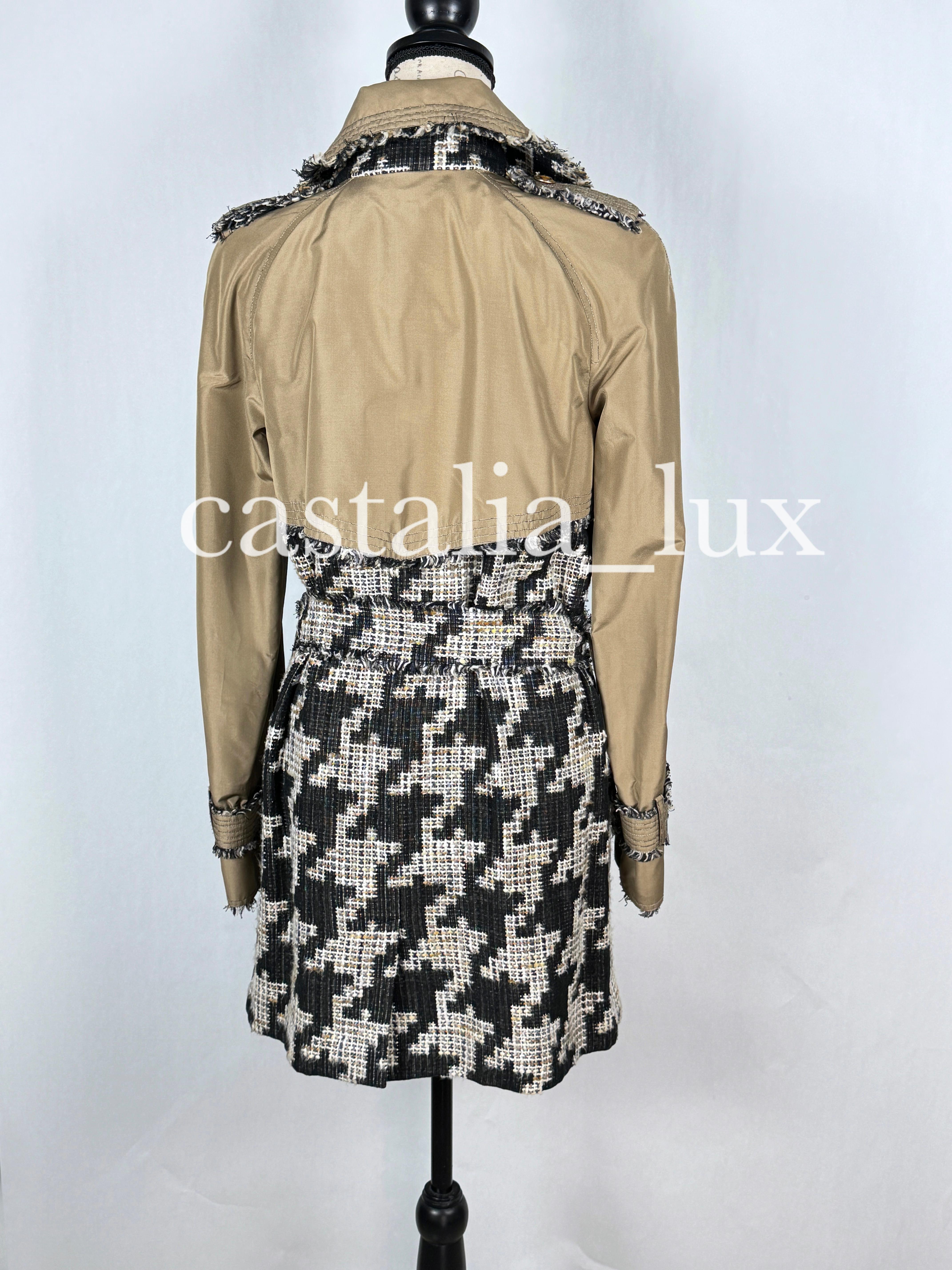 Chanel 9K$ Rarest Vogue Cover Tweed Trench Coat For Sale 9