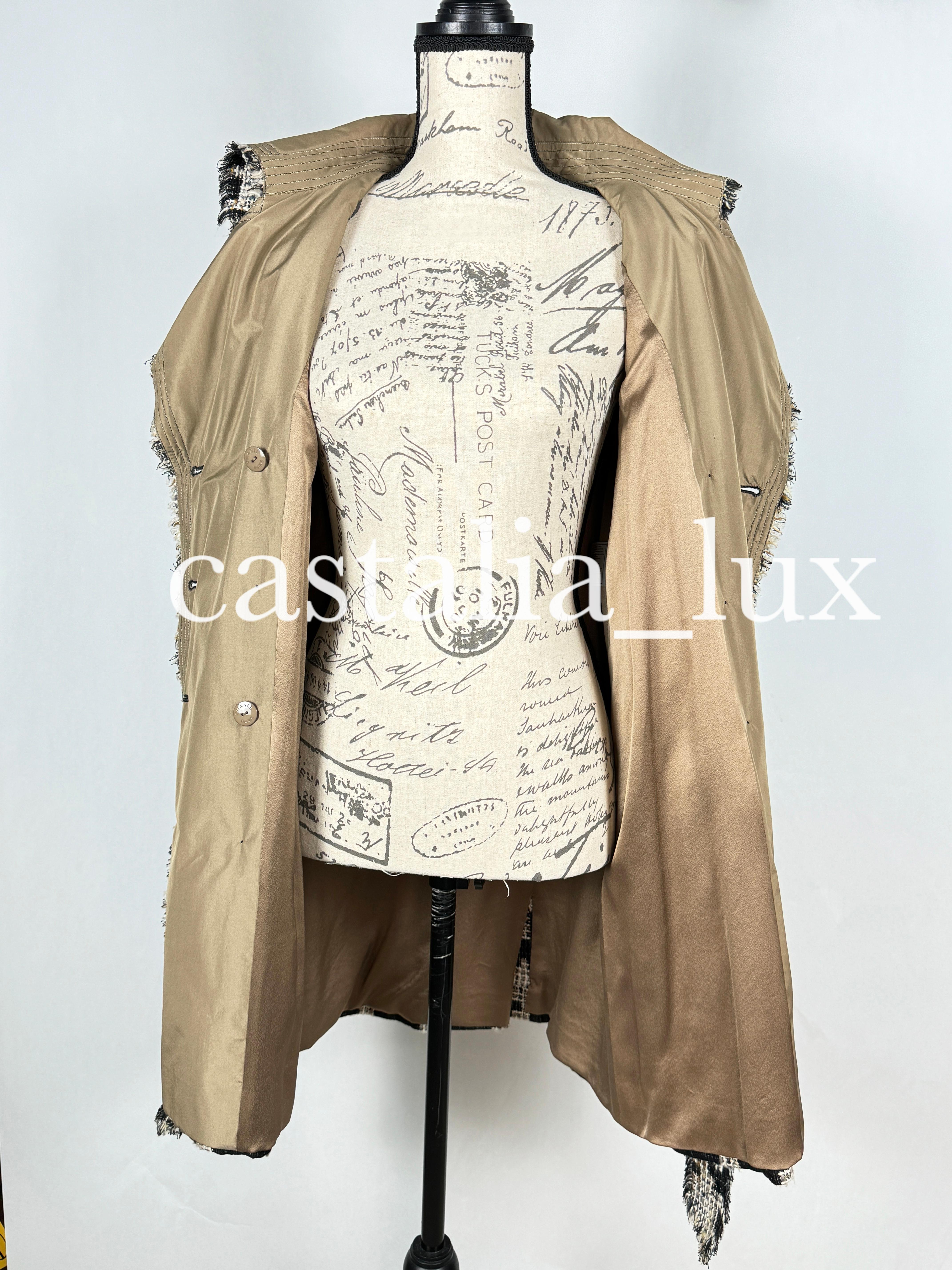Chanel 9K$ Rarest Vogue Cover Tweed Trench Coat For Sale 10