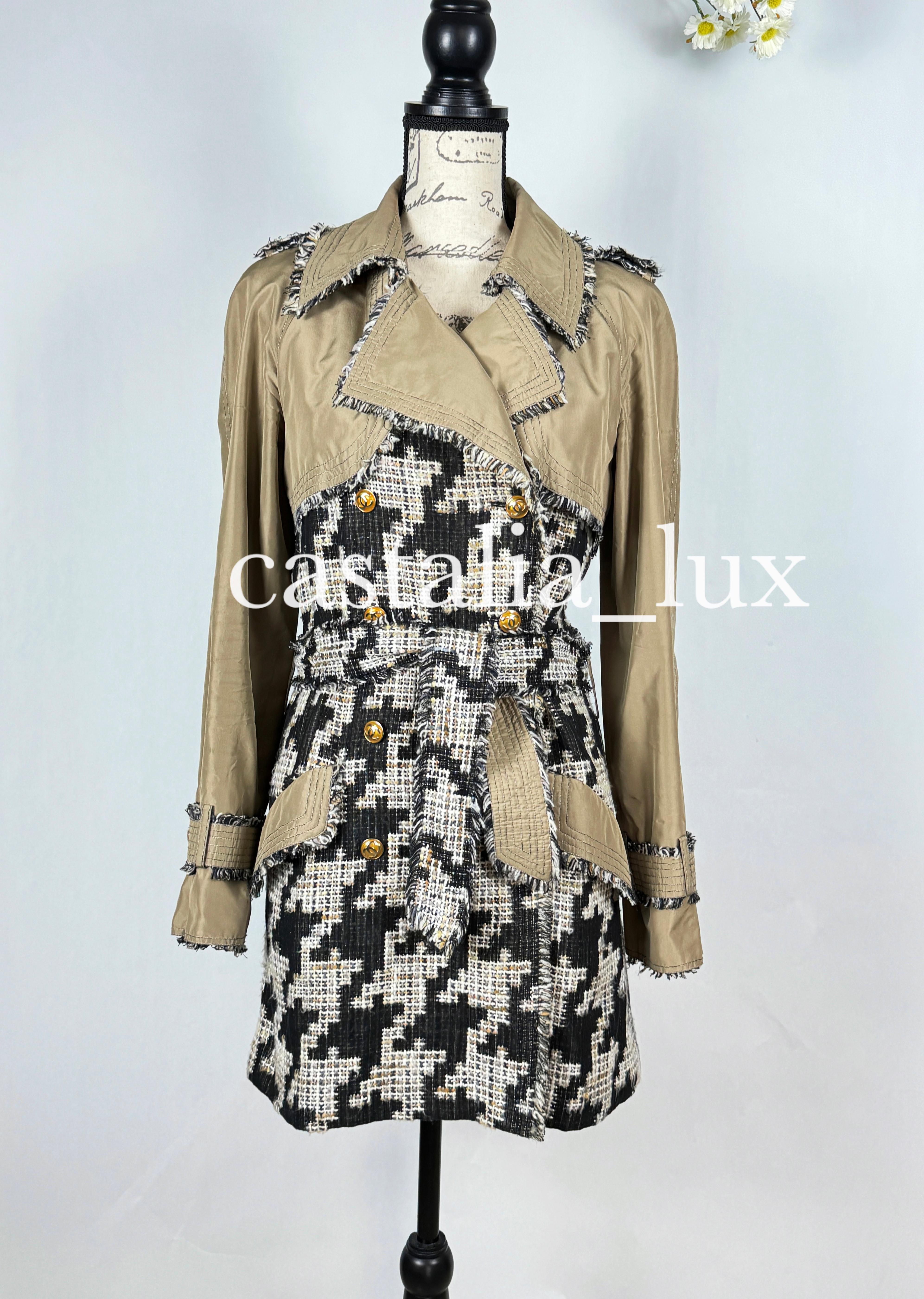 Chanel 9K$ Rarest Vogue Cover Tweed Trench Coat For Sale 2