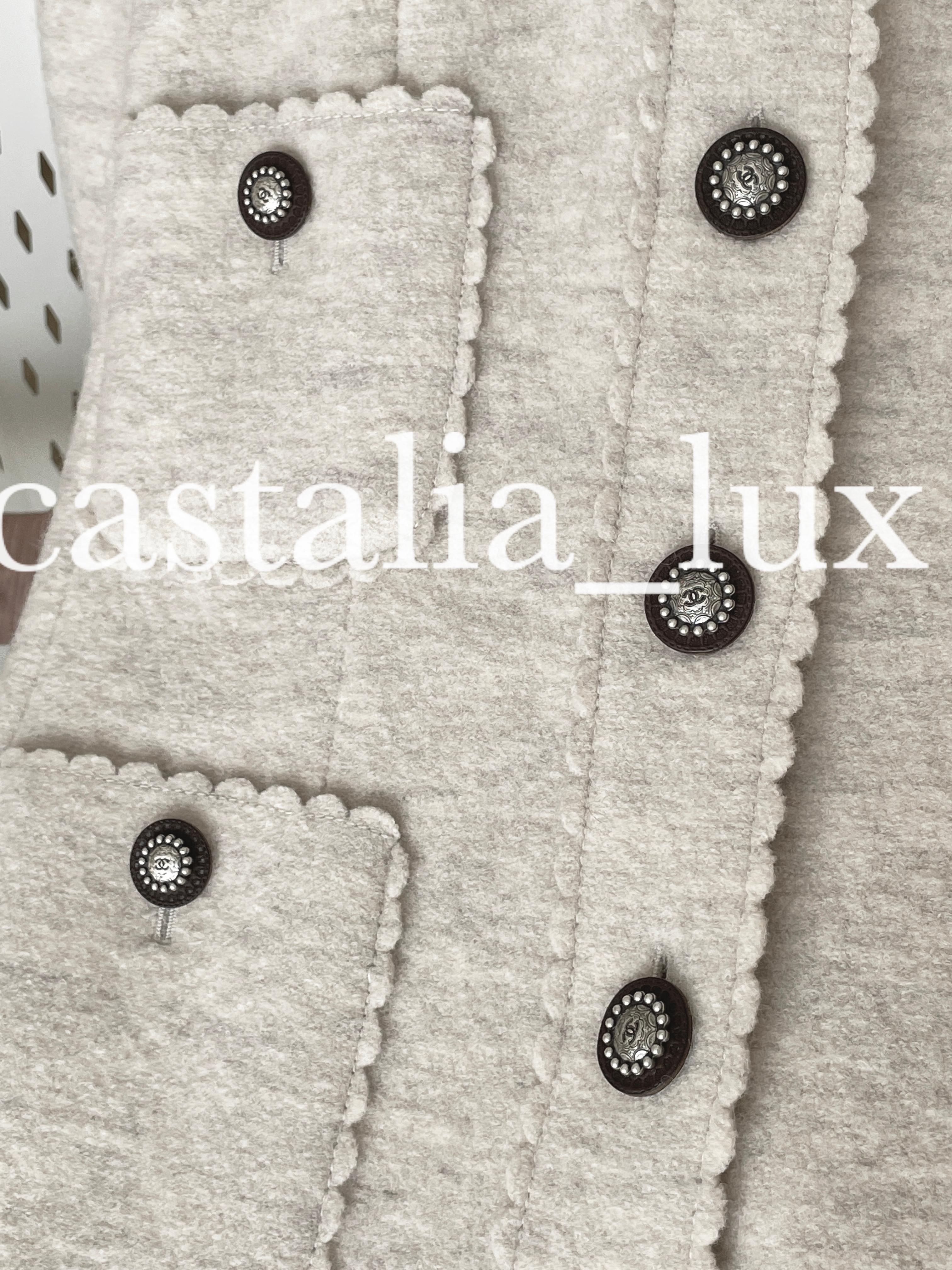 Chanel 9K$ Runway Paris / Dallas Beige Tweed Jacke 36 FR im Angebot 2