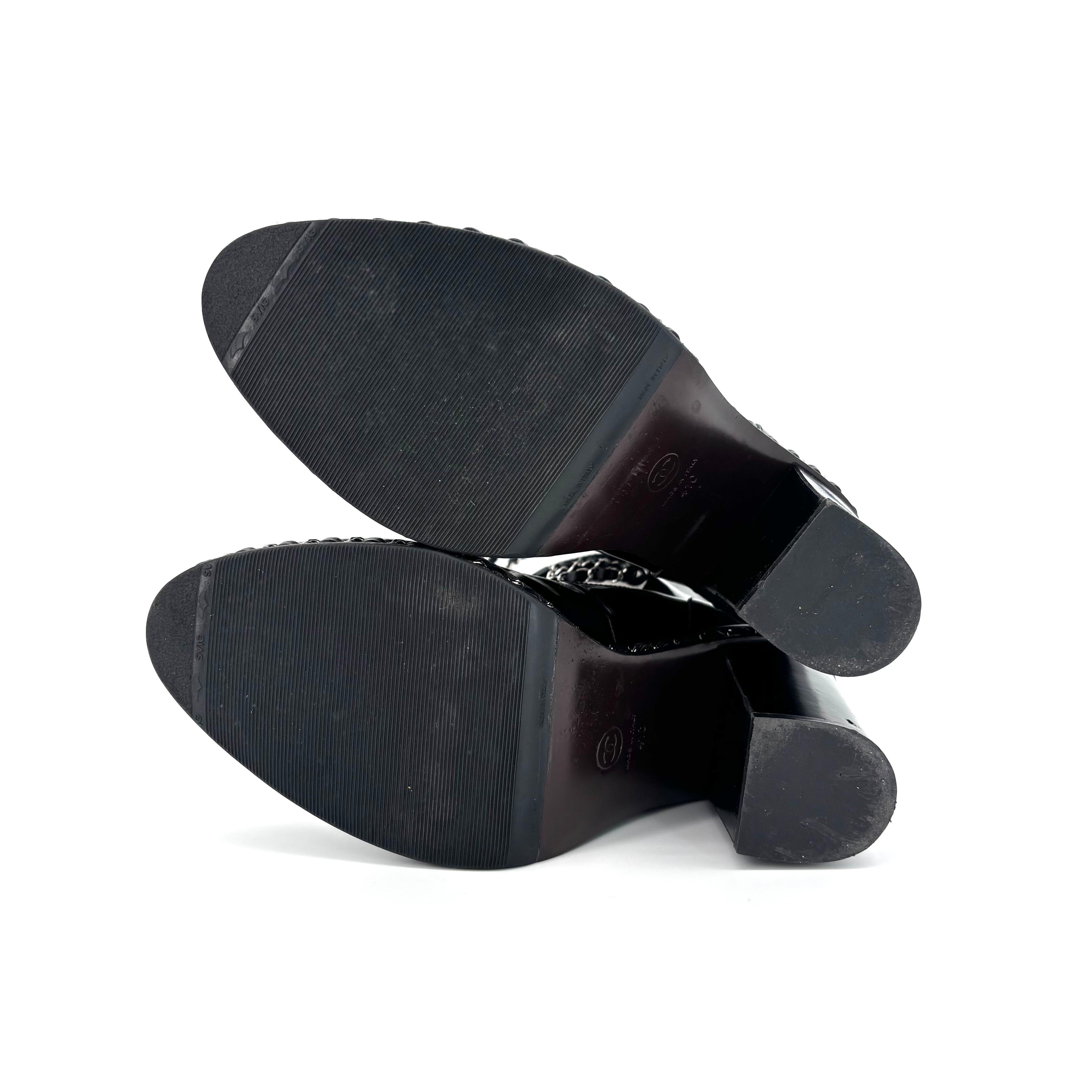 Chanel A/W 2013 Botas de charol negro con cadena Obsession 41EU en venta 1