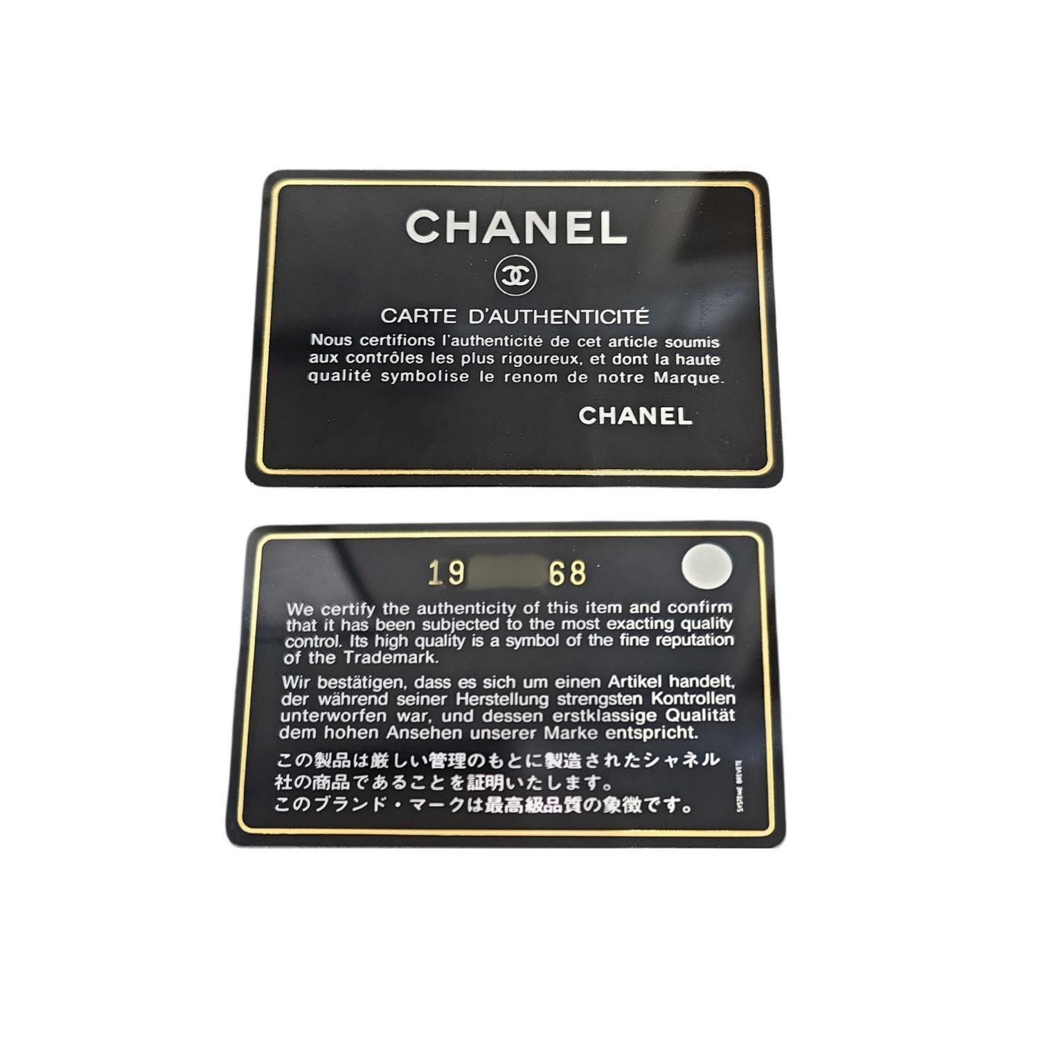 Chanel  A01112 Classic Quilted Caviar Medium Double Flap Bag For Sale 8