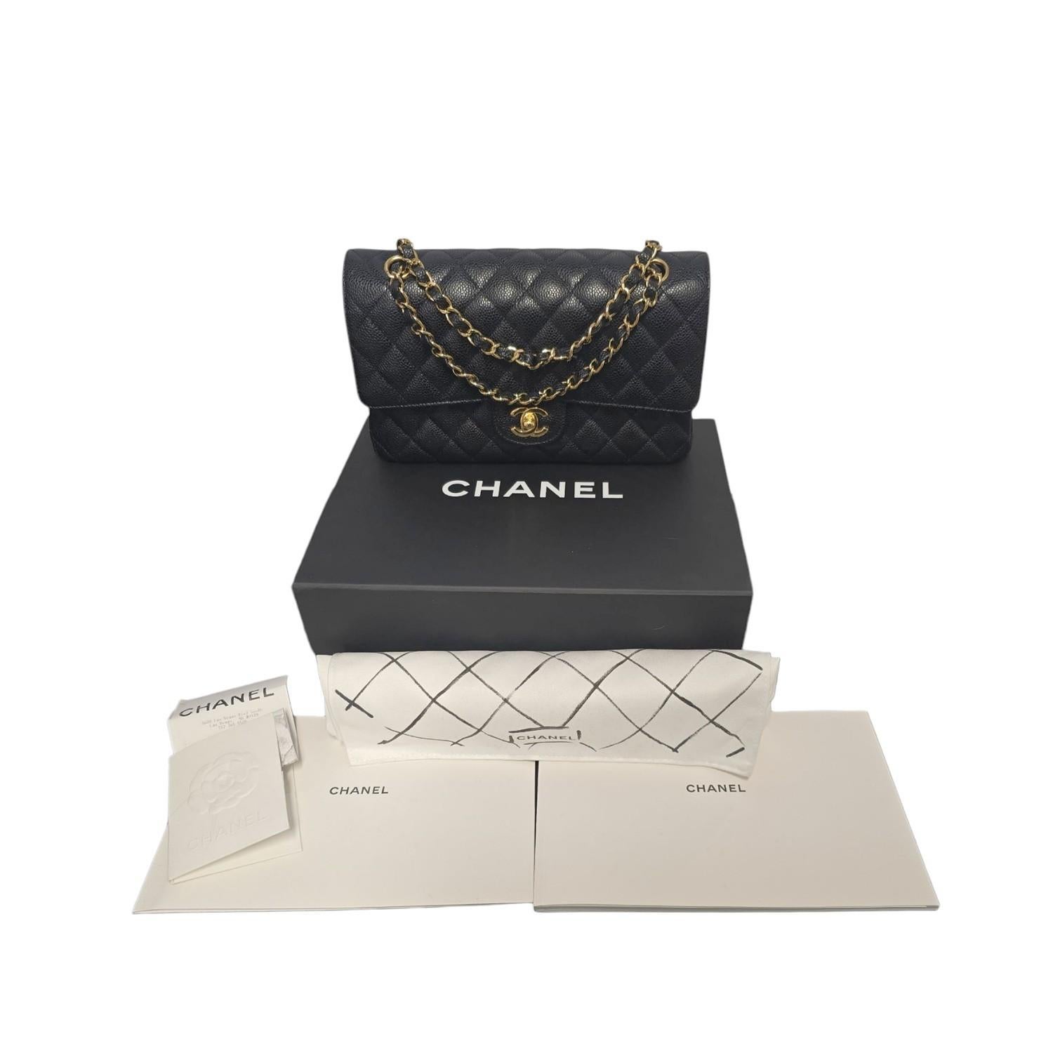 Chanel  A01112 Classic Quilted Caviar Medium Double Flap Bag For Sale 9