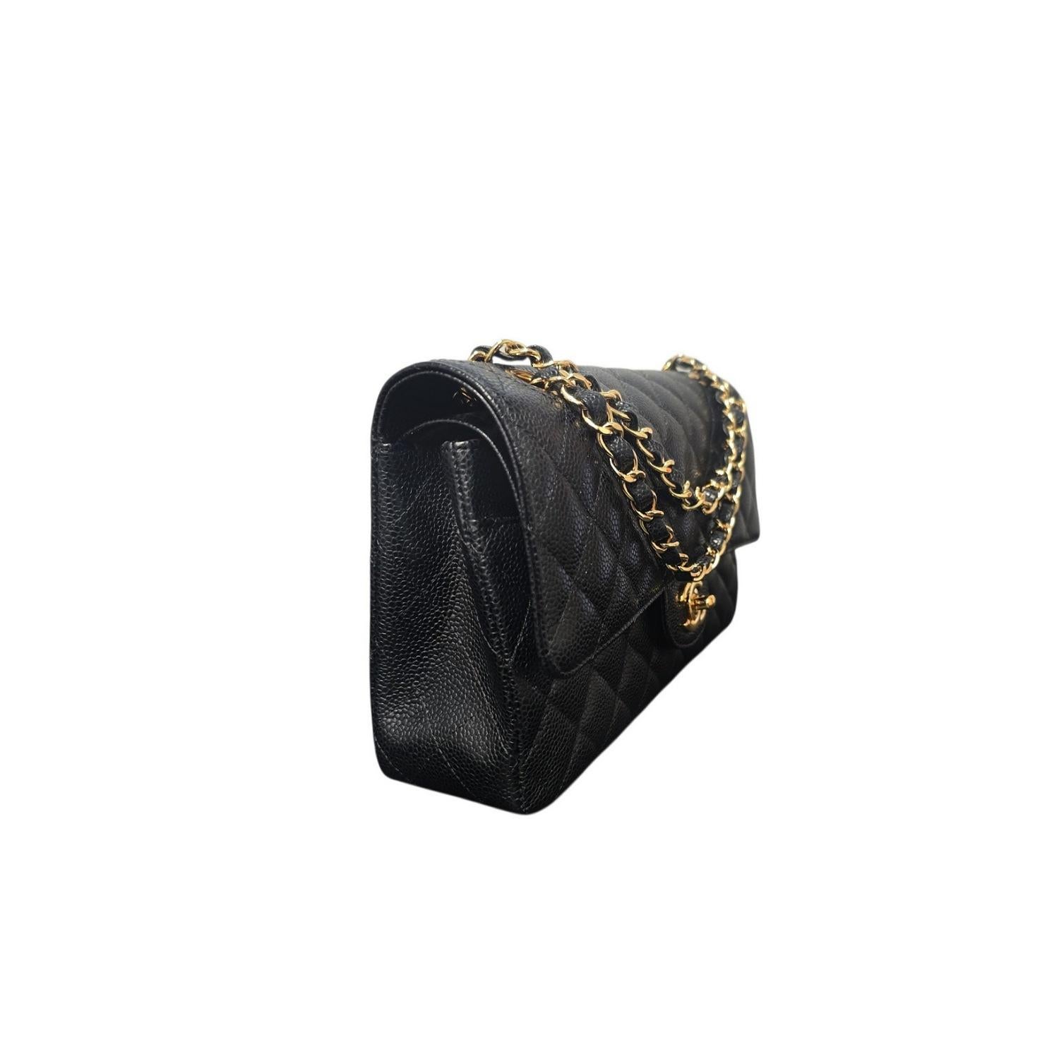 Chanel  A01112 Classic Quilted Caviar Medium Double Flap Bag In Excellent Condition For Sale In Scottsdale, AZ