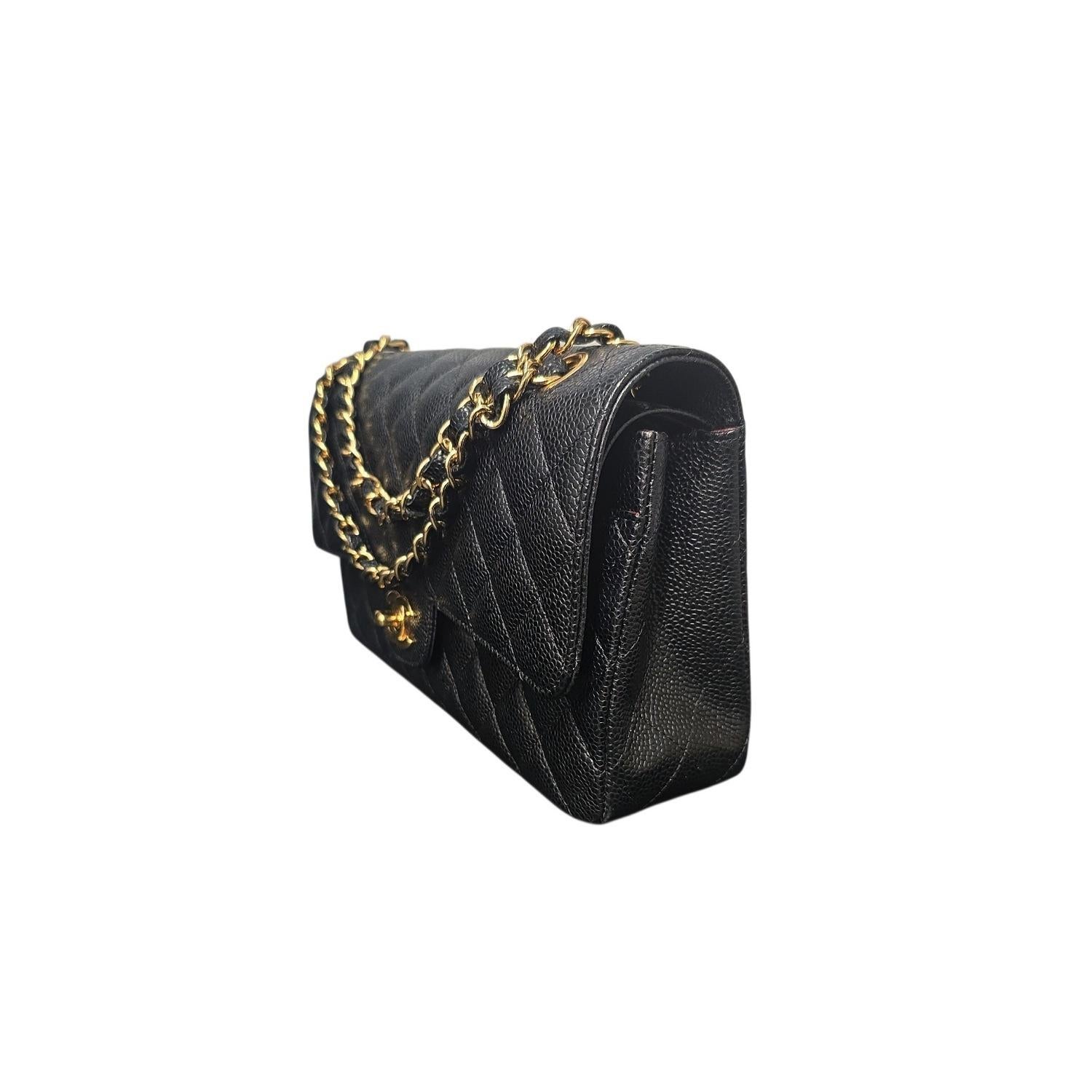 Women's Chanel  A01112 Classic Quilted Caviar Medium Double Flap Bag For Sale