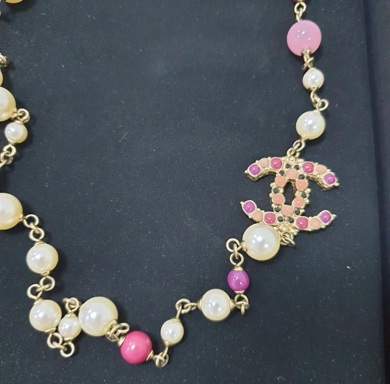 CHANEL A12P Pink Long Necklace In Good Condition In Krakow, PL