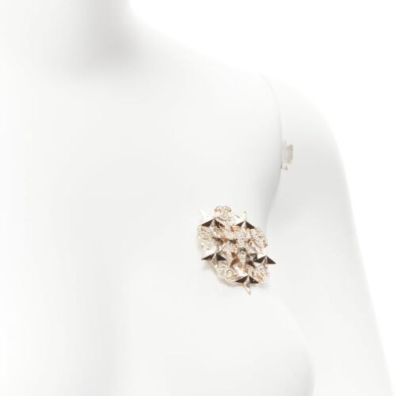 CHANEL A17C crystal CC logo gold tone star motive badge style pin brooch In Fair Condition For Sale In Hong Kong, NT