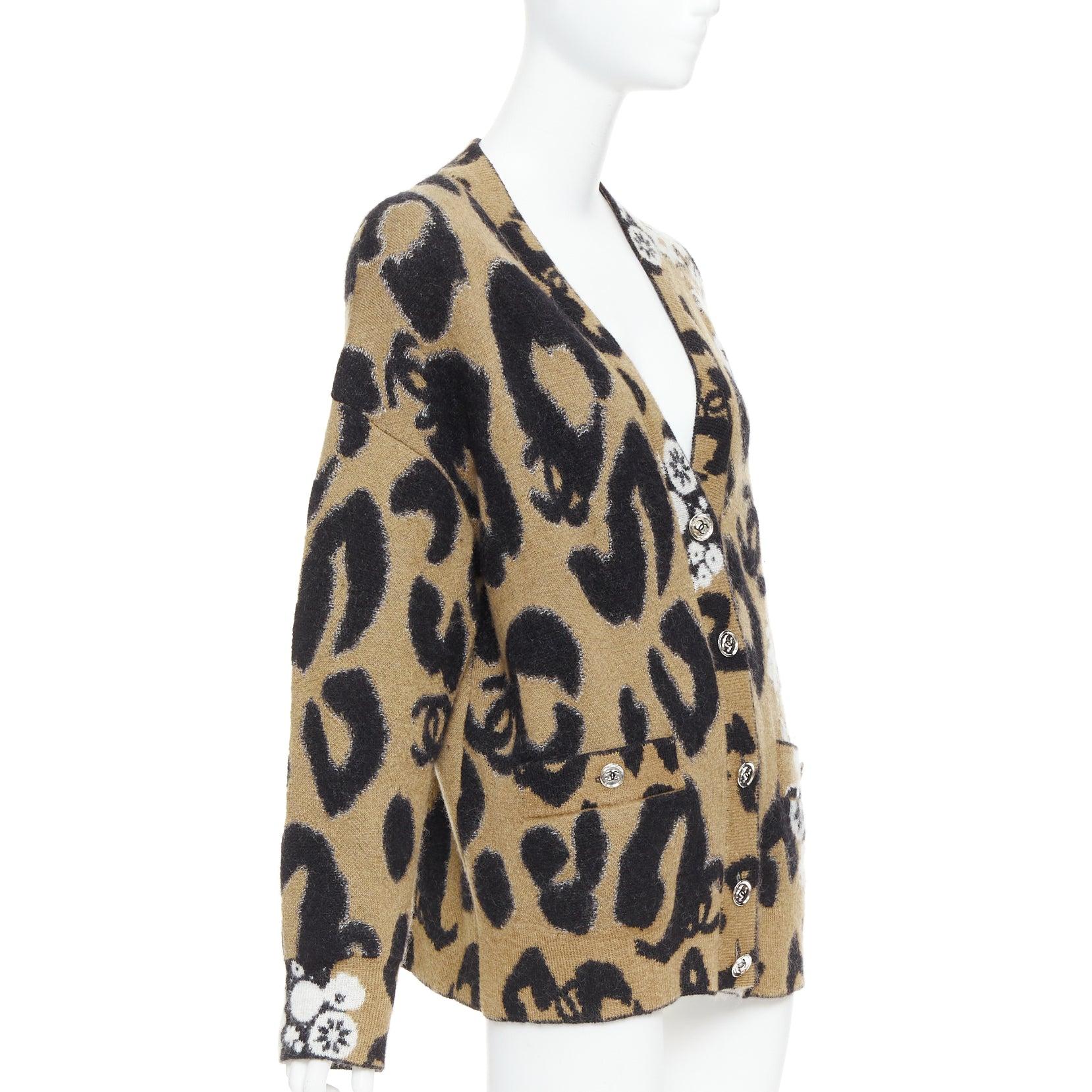 CHANEL A23 Runway braun schwarz CC Logo Kaschmir-Mohair Strickjacke FR40 L im Zustand „Neu“ im Angebot in Hong Kong, NT