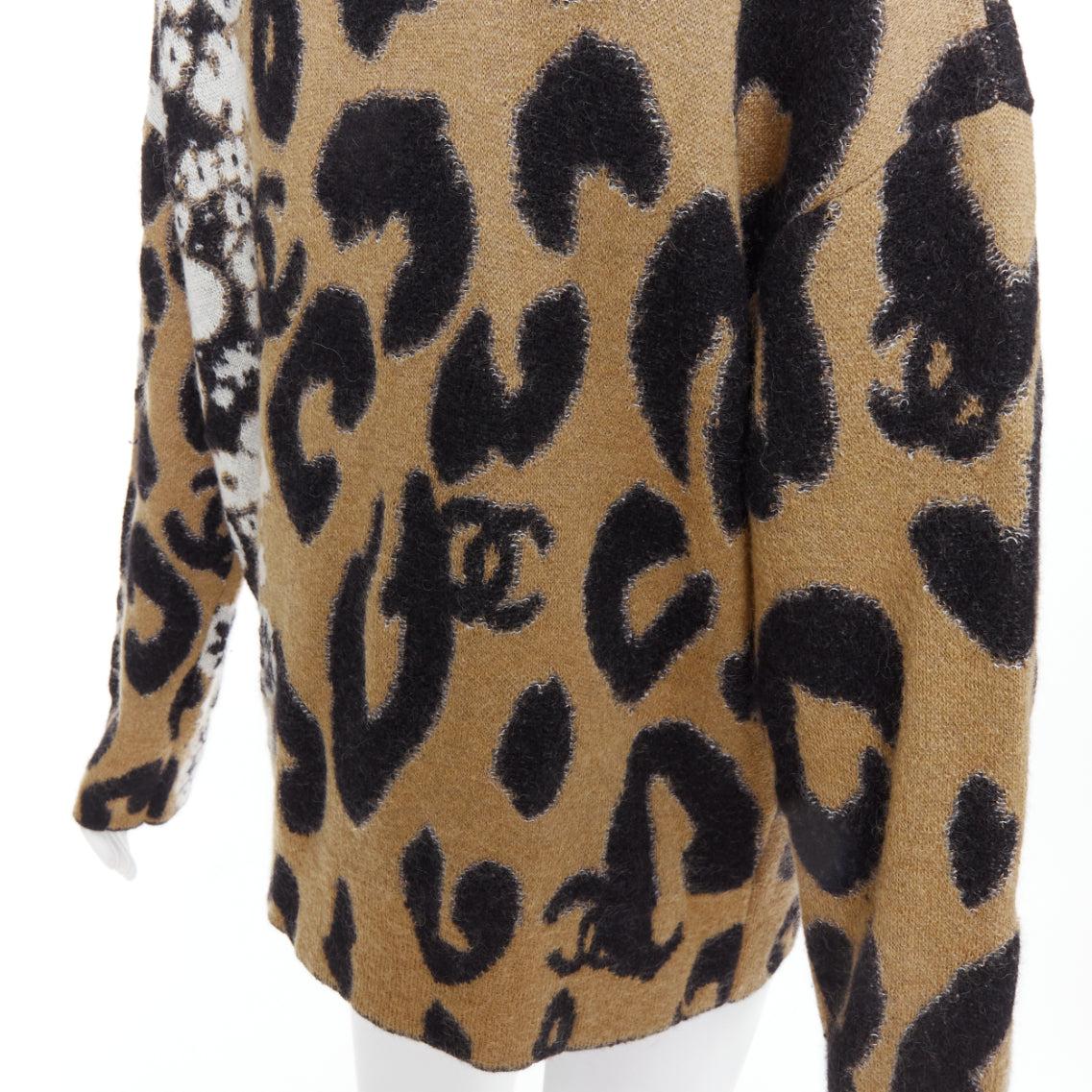 CHANEL A23 Runway braun schwarz CC Logo Kaschmir-Mohair Strickjacke FR40 L im Angebot 3