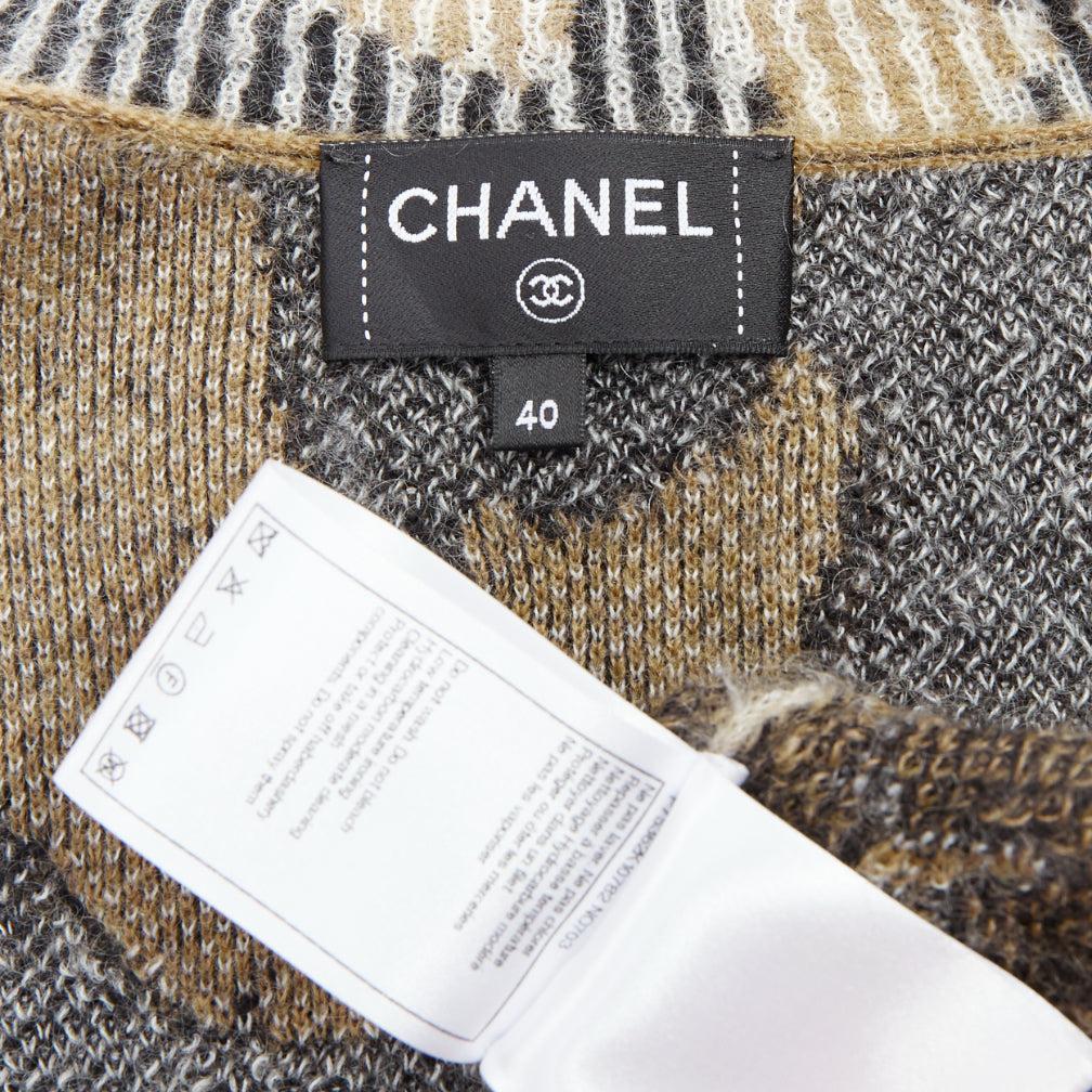 CHANEL A23 Runway braun schwarz CC Logo Kaschmir-Mohair Strickjacke FR40 L im Angebot 4
